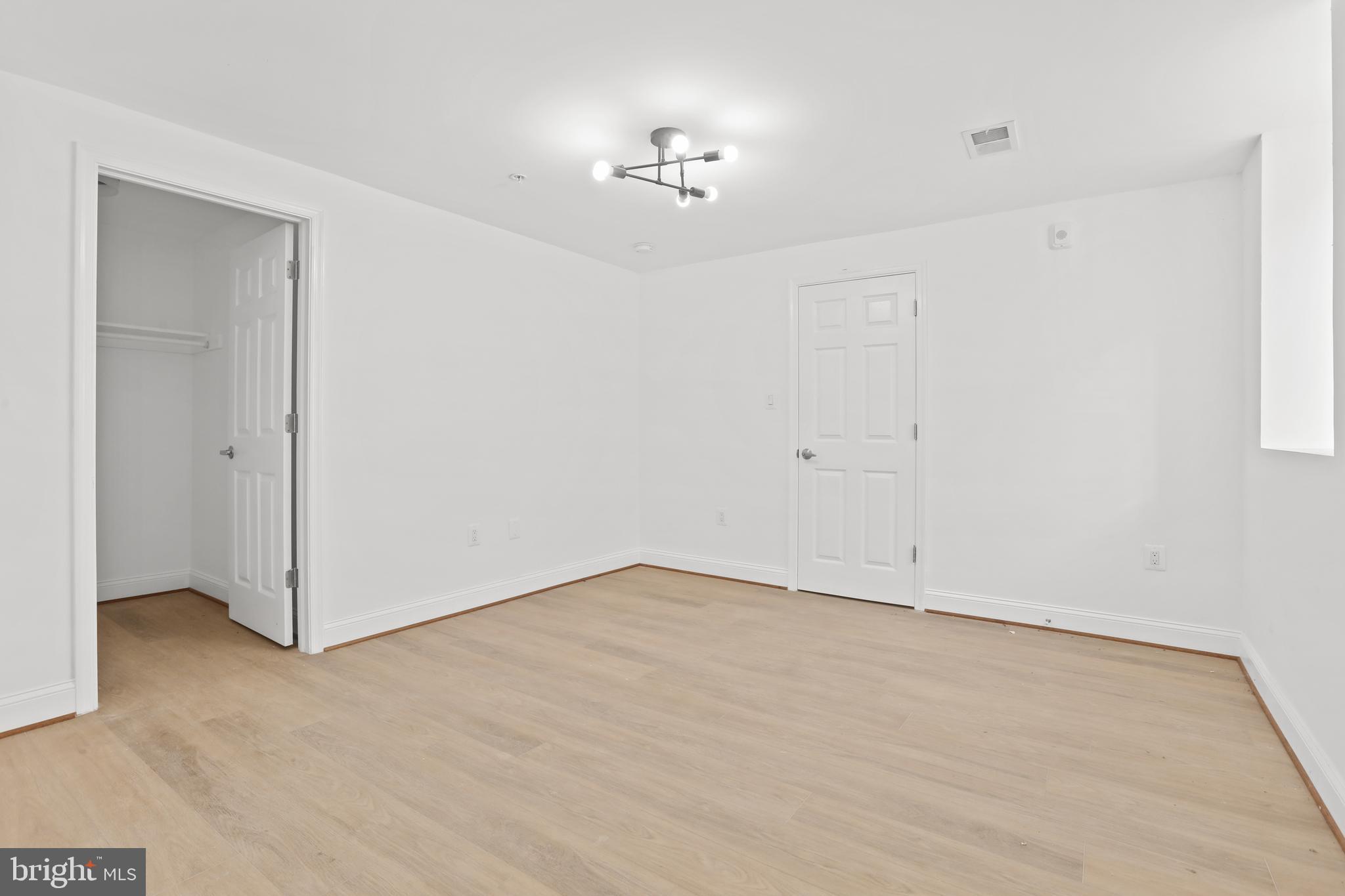 MOUNT VERNON PLACE HISTORIC DISTRICT - Residential Lease