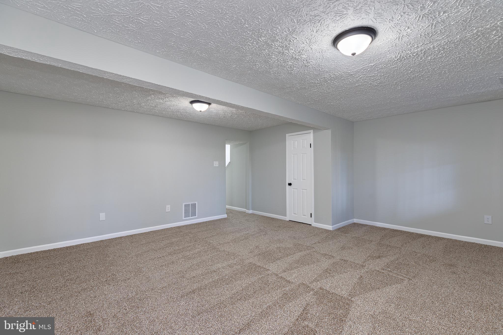 OAKMONT CONDOMIMIUM - Residential