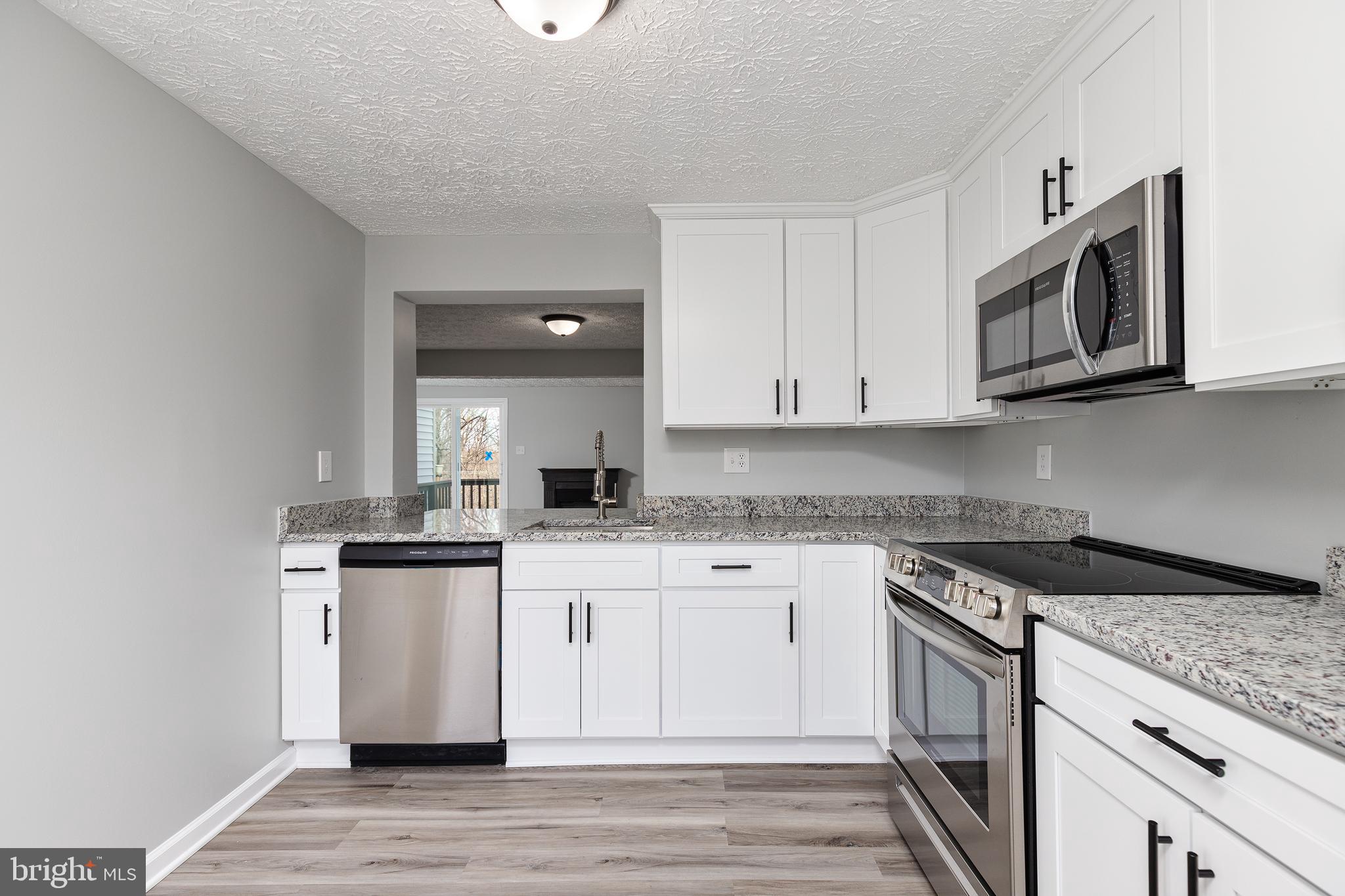 OAKMONT CONDOMIMIUM - Residential