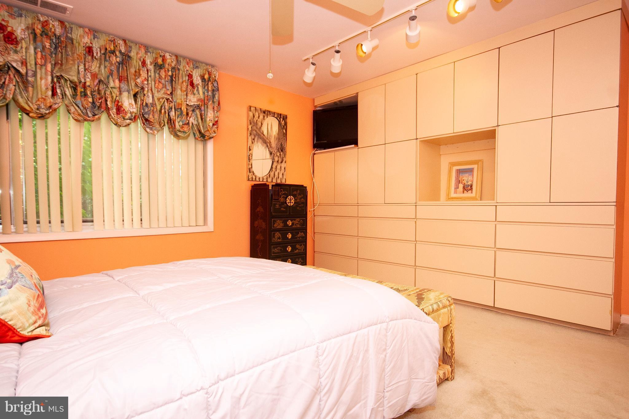 CROSS KEYS - Residential