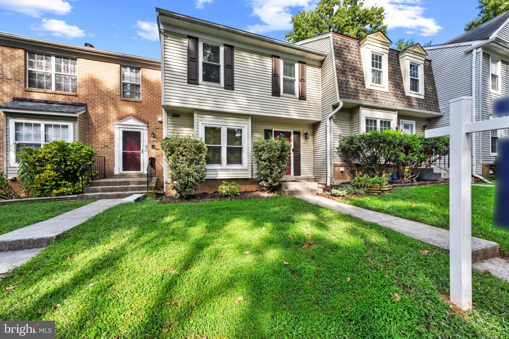 Photo of 9 Climbing Ivy Court, GERMANTOWN, MD 20874 (MLS # MDMC2250504)