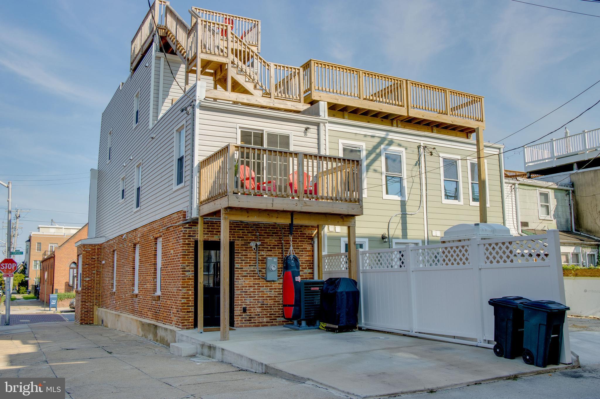 LOCUST POINT - Residential