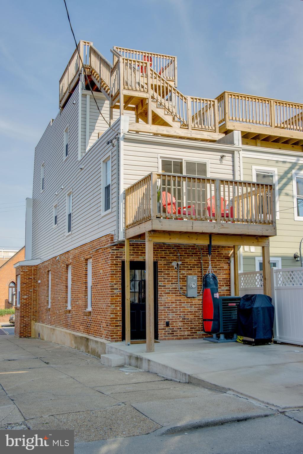 LOCUST POINT - Residential