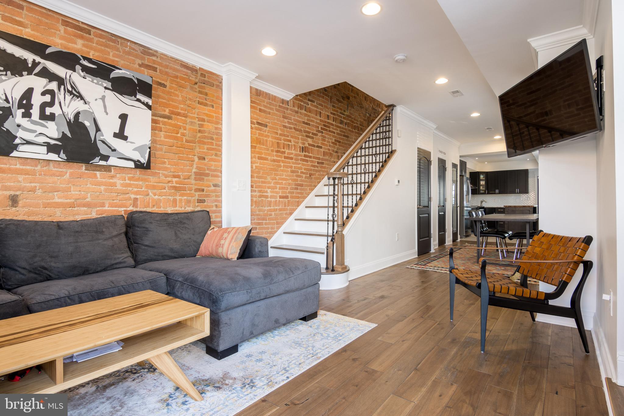 LOCUST POINT - Residential