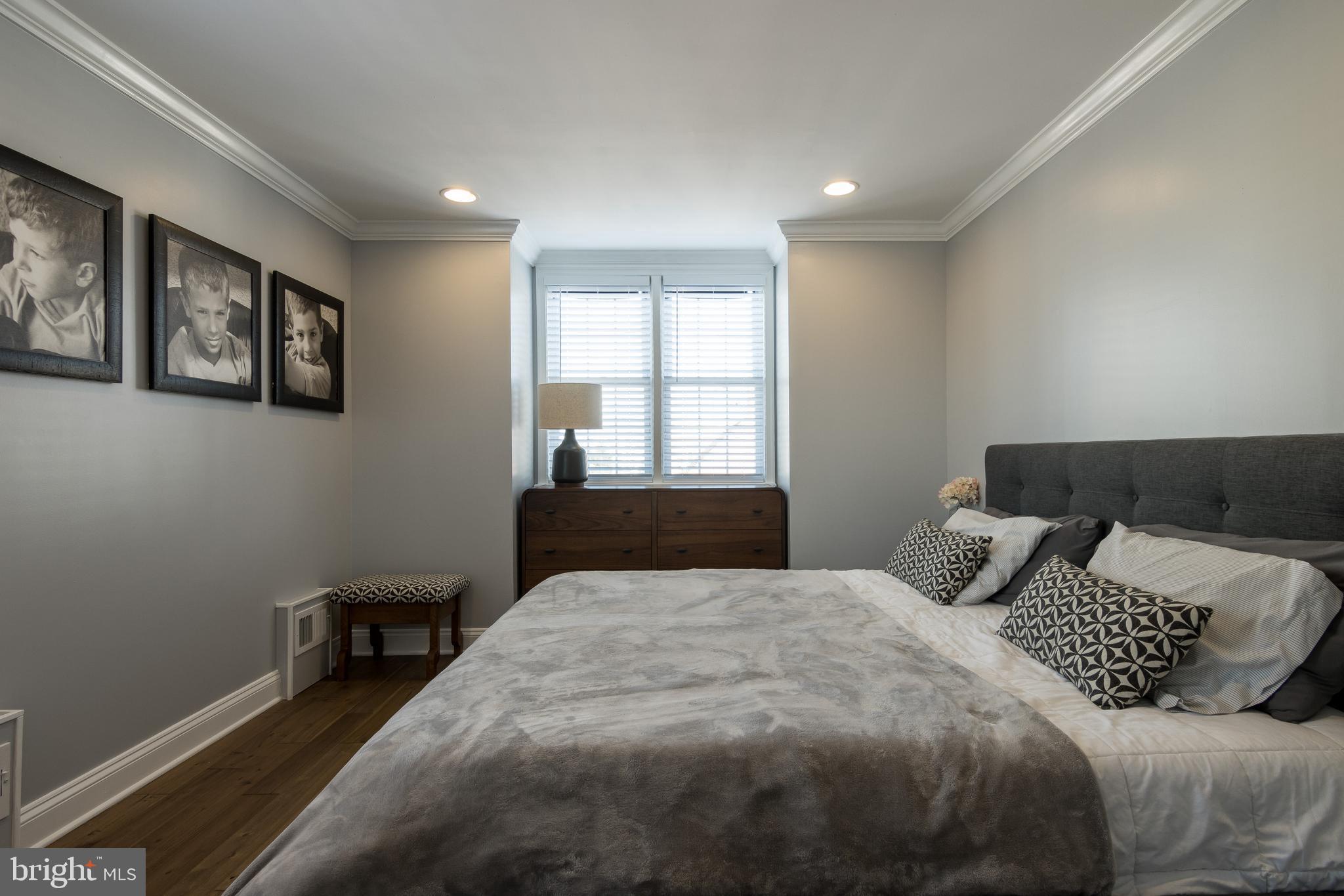 LOCUST POINT - Residential