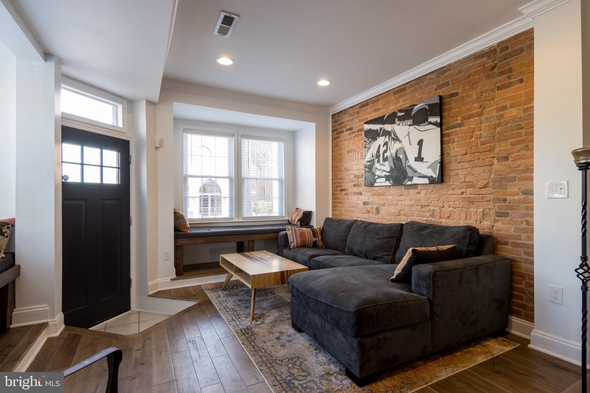 LOCUST POINT - Residential