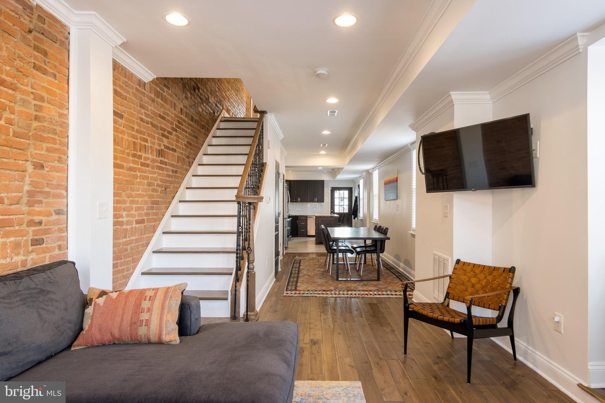 LOCUST POINT - Residential