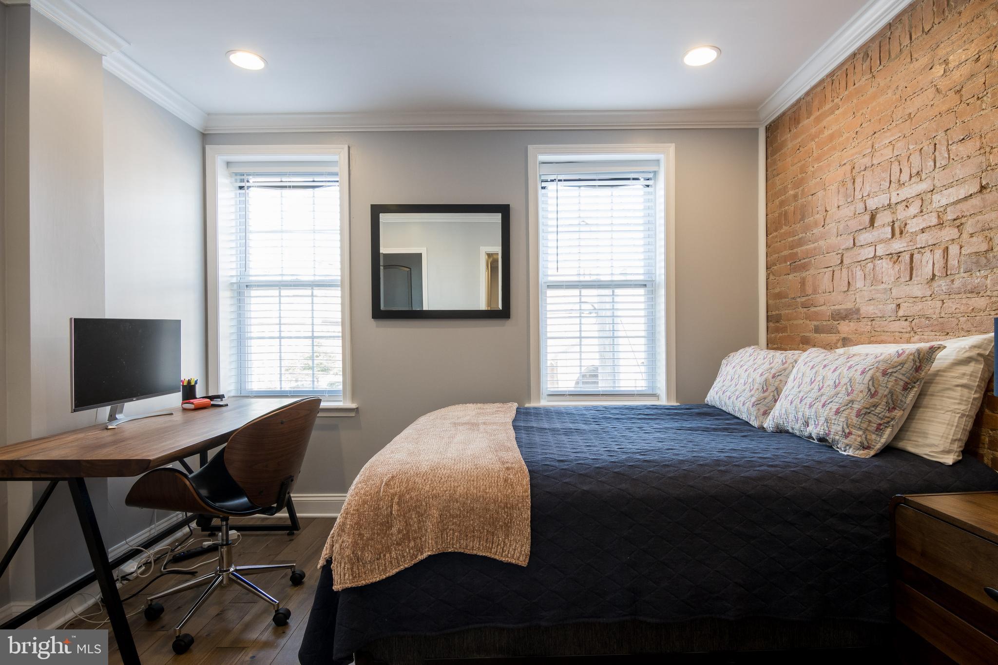 LOCUST POINT - Residential