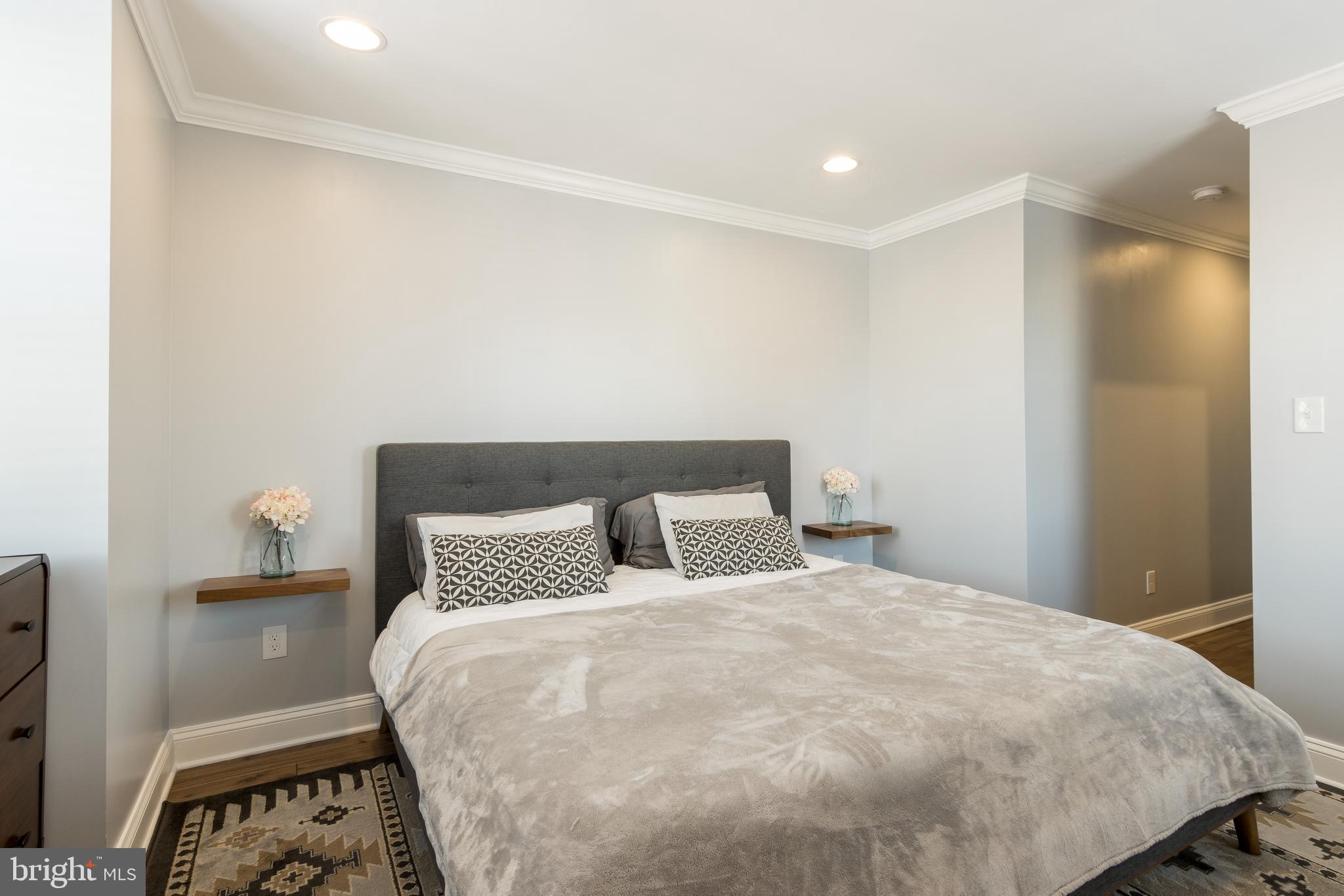 LOCUST POINT - Residential