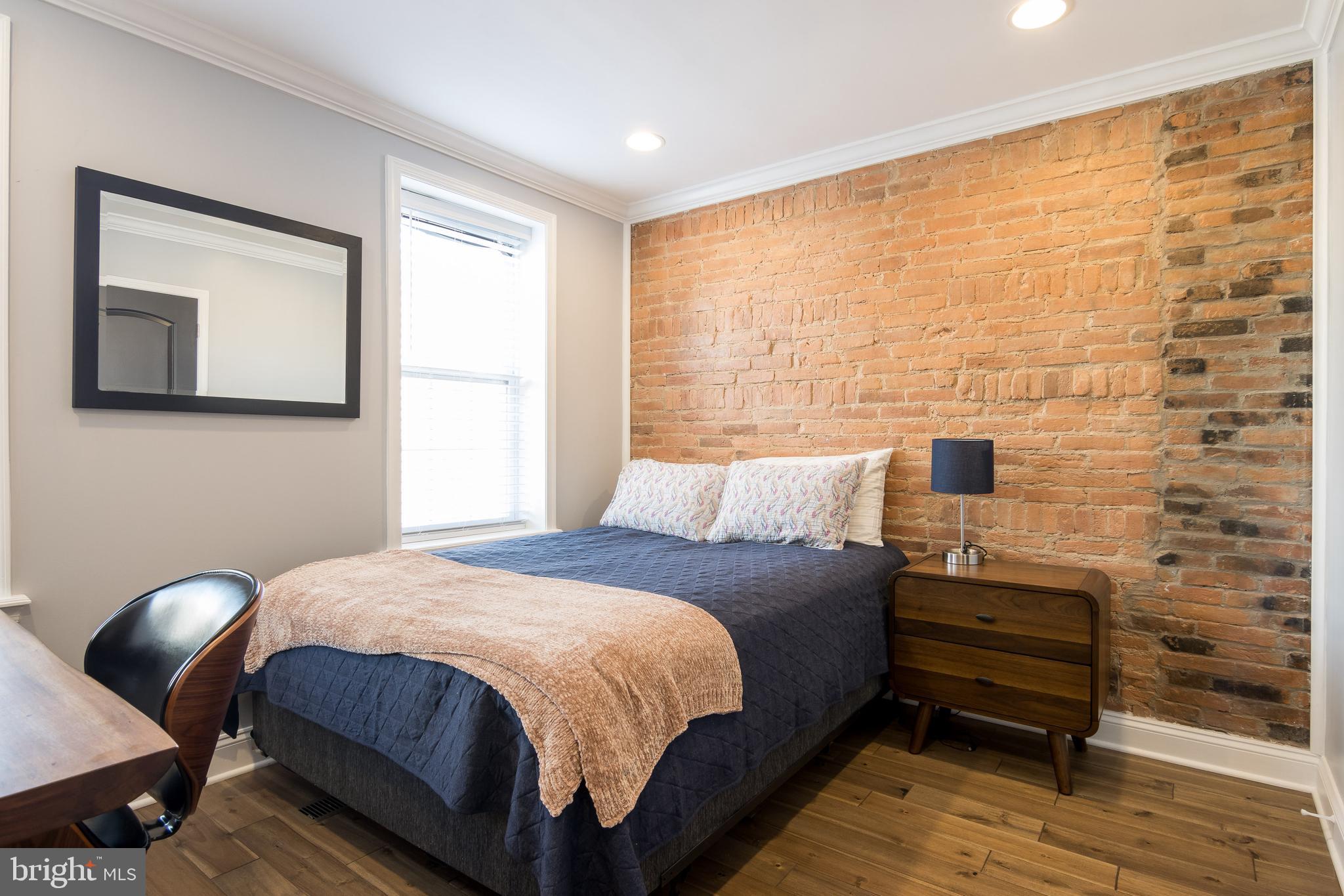 LOCUST POINT - Residential