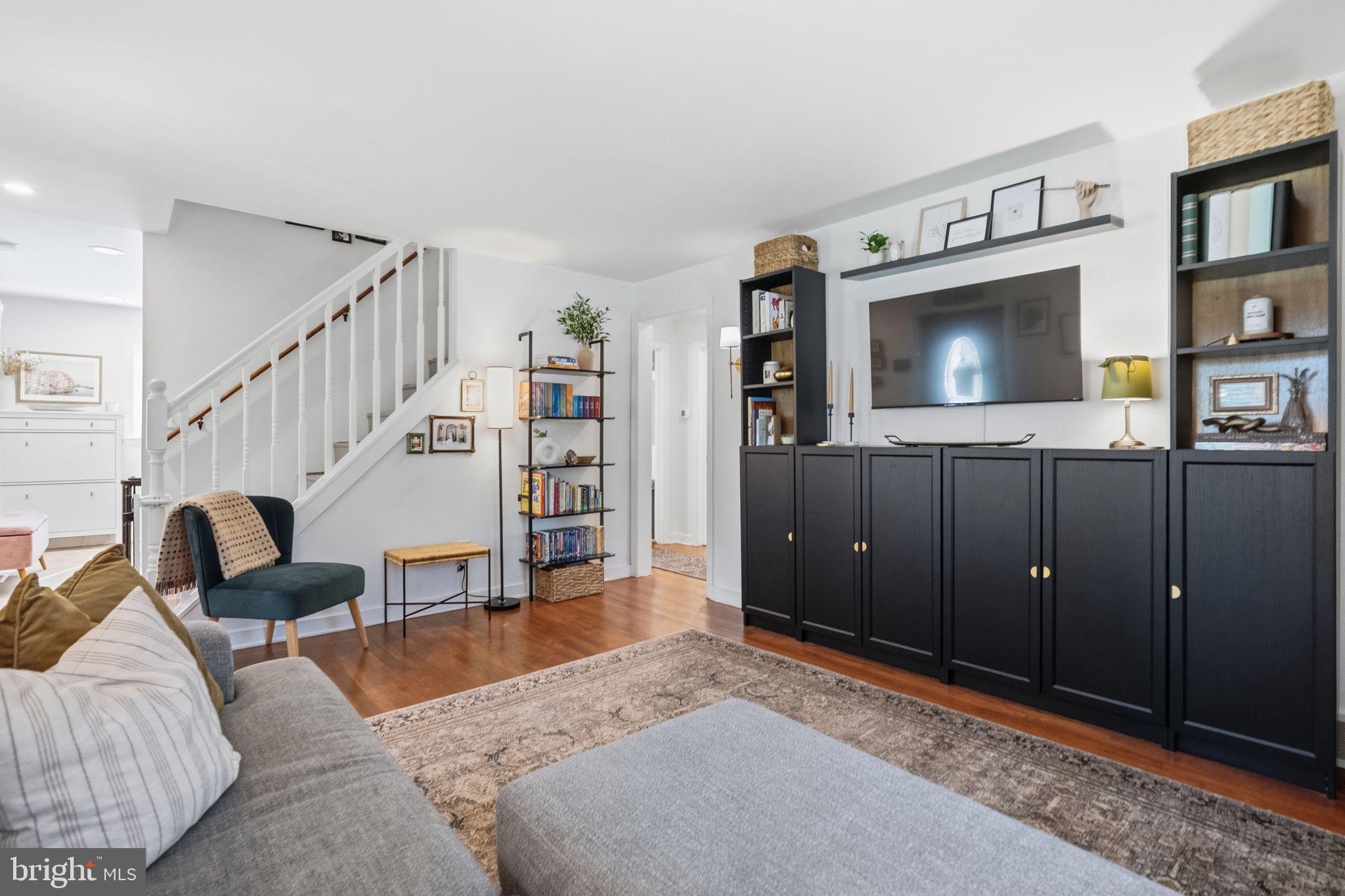 18 BUTTONWOOD AVENUE