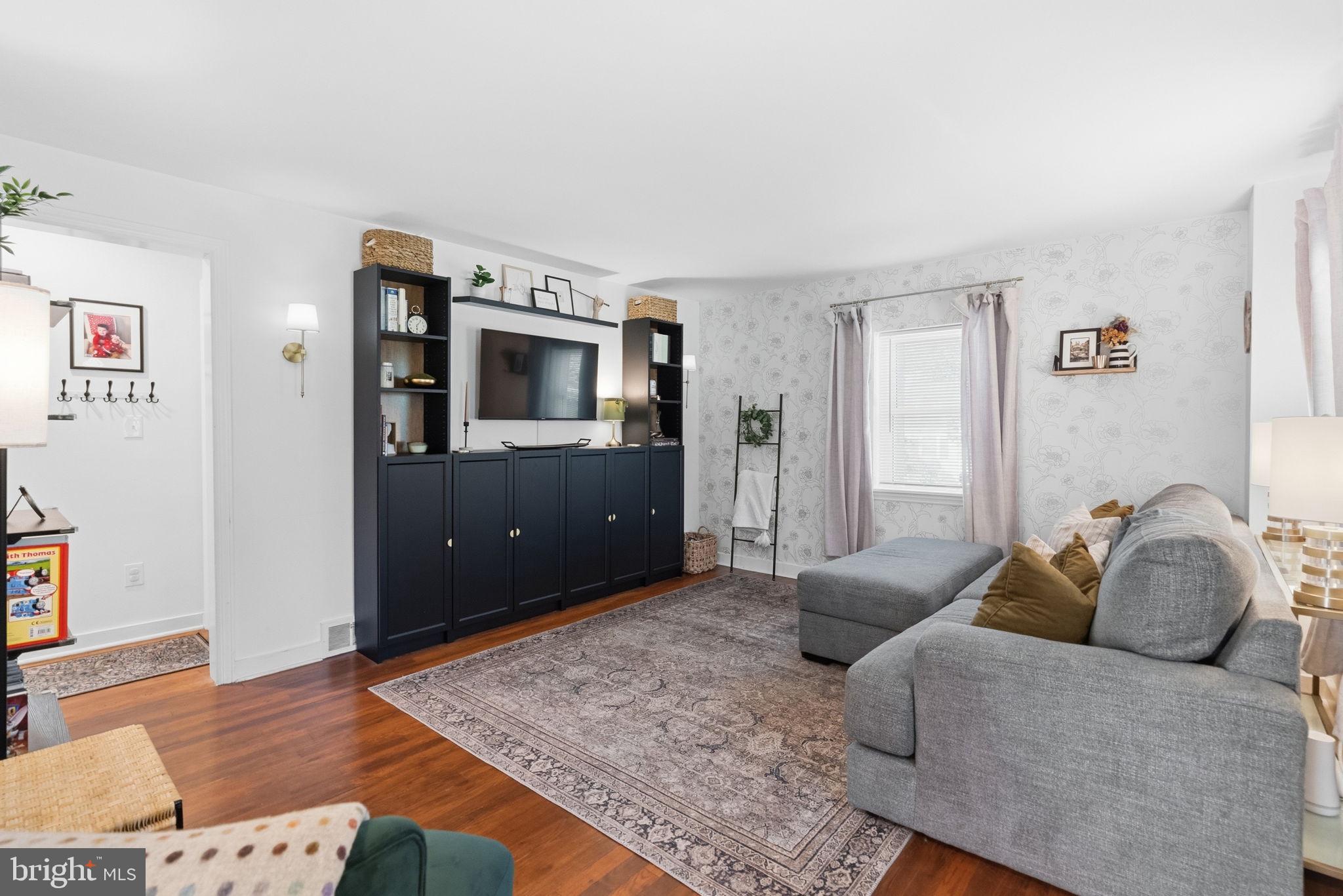 18 BUTTONWOOD AVENUE