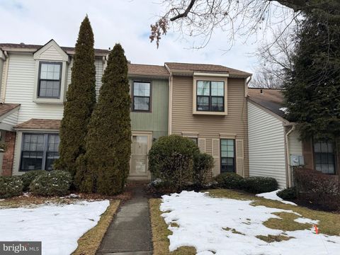 Photo of 82 Tynemouth Court, ROBBINSVILLE, NJ 08691 (MLS # NJME2072770)