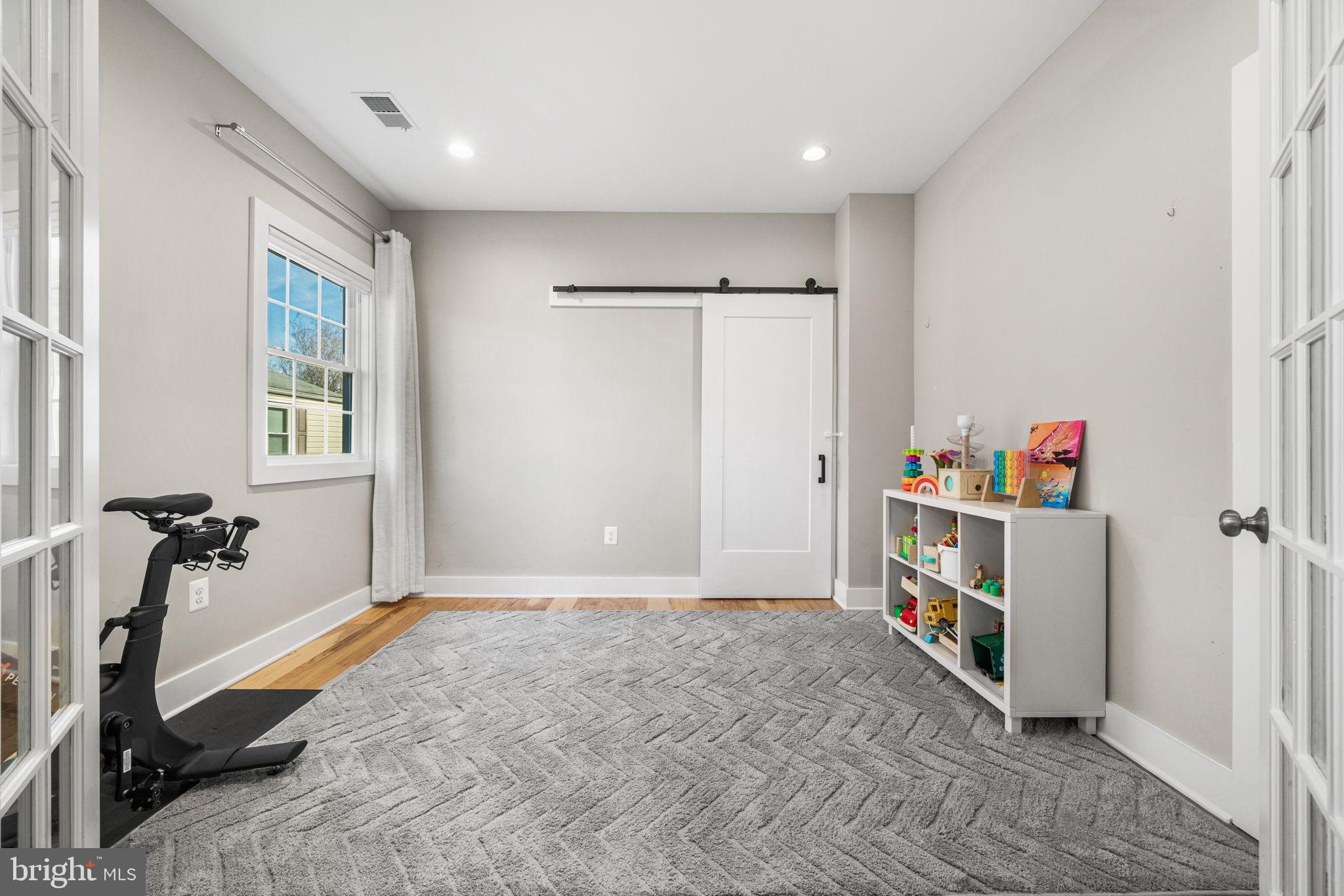 FALLS CHURCH - Residential