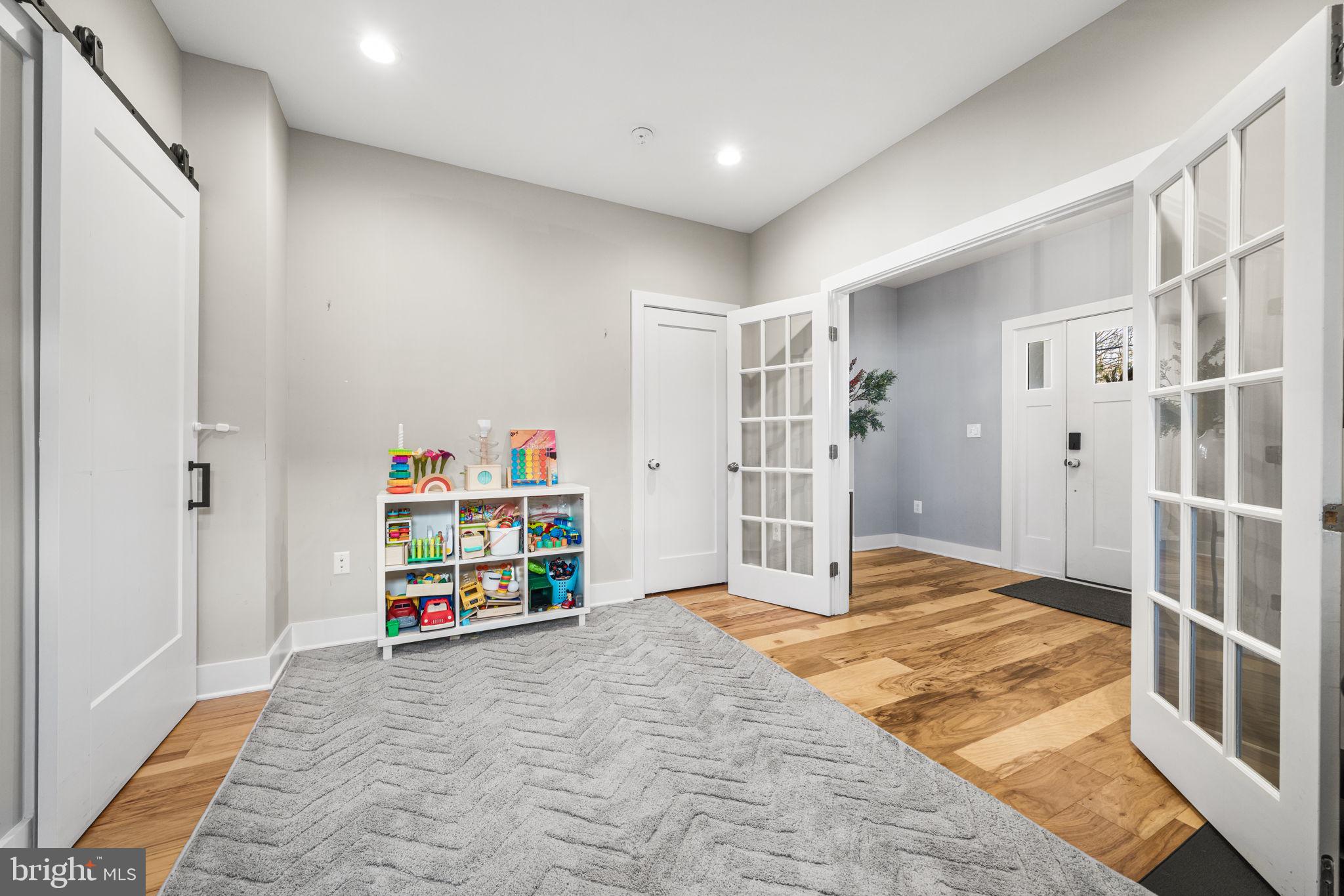 FALLS CHURCH - Residential