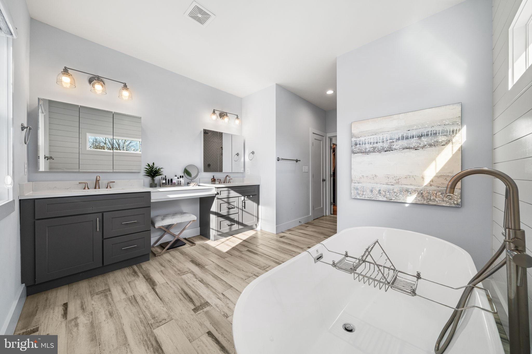 FALLS CHURCH - Residential