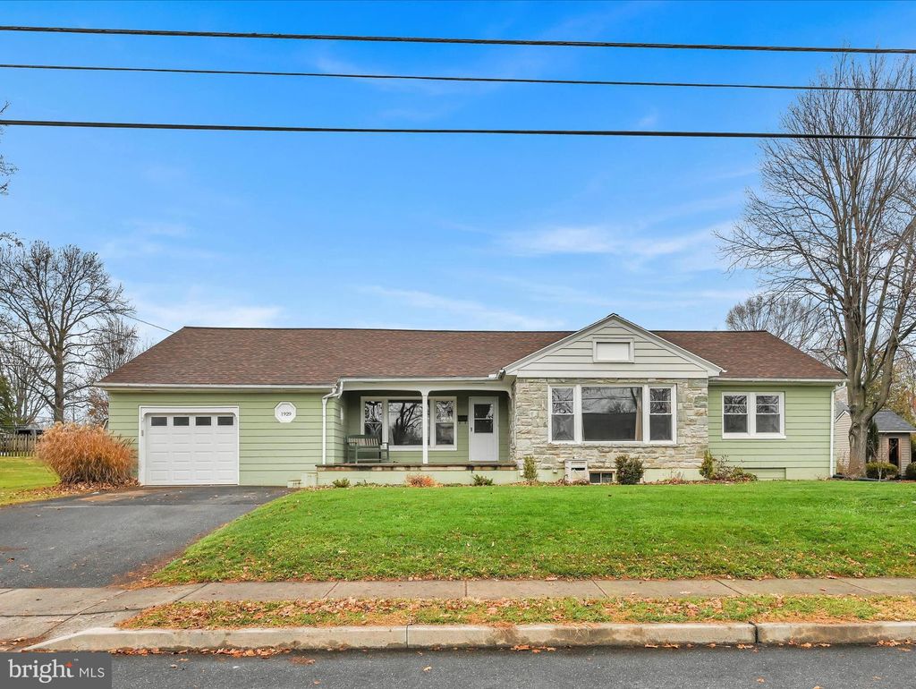 Photo of 1929 Edgemont Drive, East Petersburg, PA 17520 (MLS # PALA2044636)