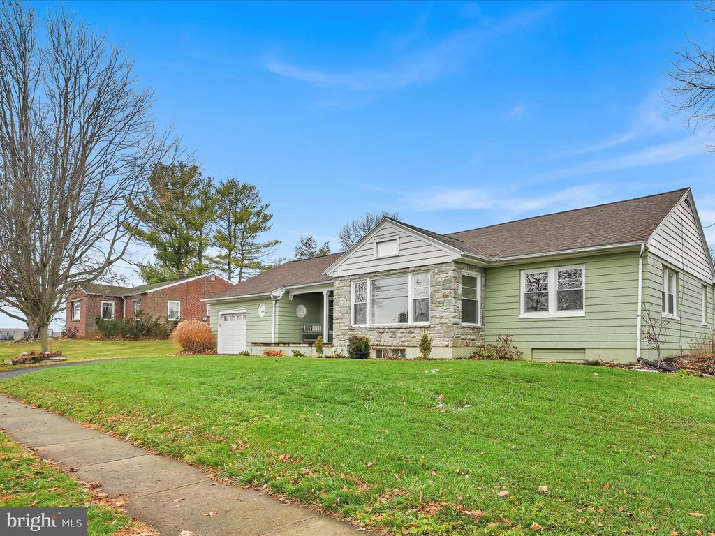 Photo of 1929 Edgemont Drive, East Petersburg, PA 17520 (MLS # PALA2044636)
