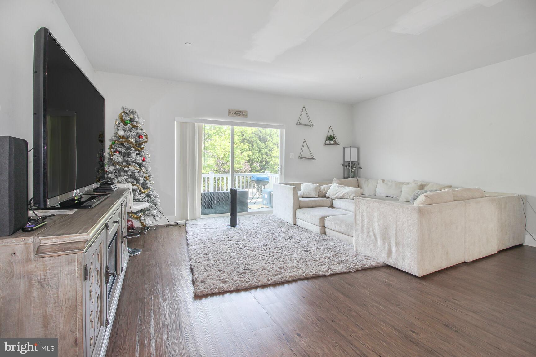 7728 LEXINGTON COURT