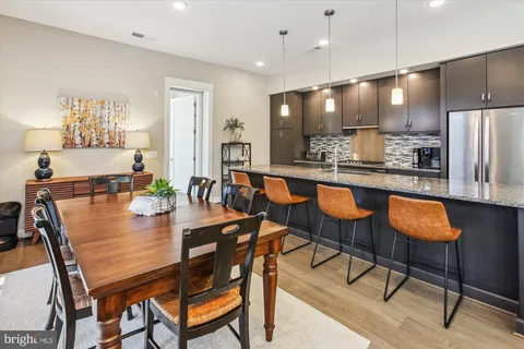 2 Stationmaster Street SE Unit 301, Leesburg, VA 20175 - MLS#: VALO2092326