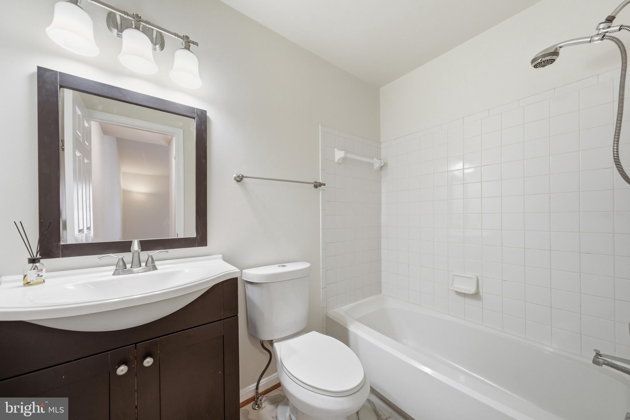 KINGS COUNCIL CONDO - Residential