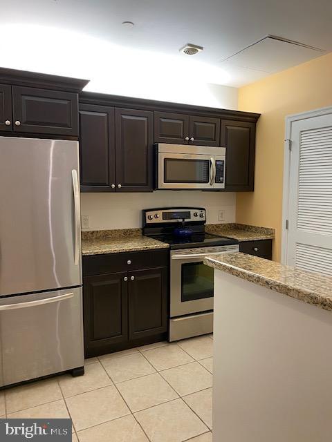 LOGAN SQUARE - Residential Lease