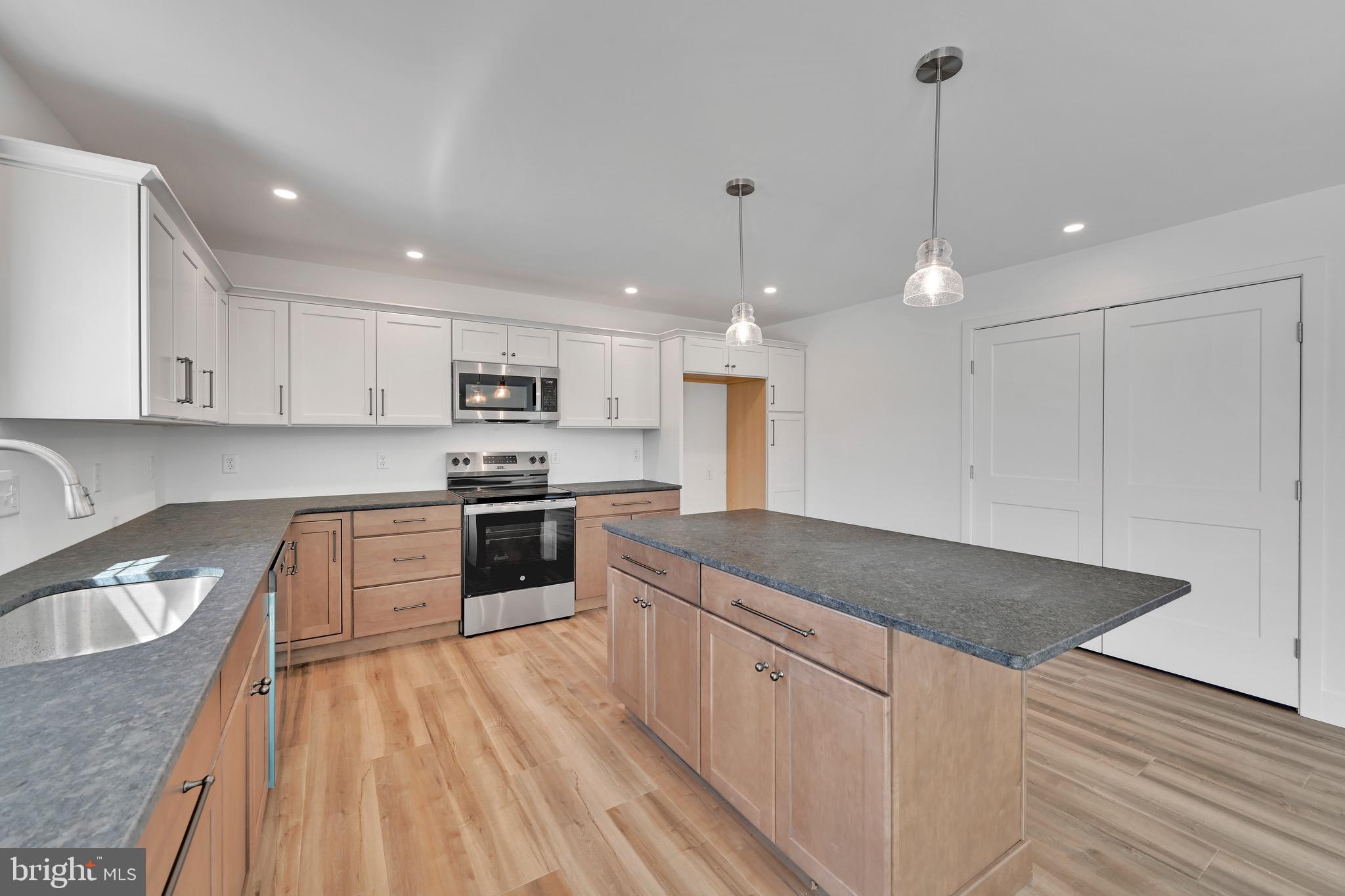FRITZ MEADOW - Residential