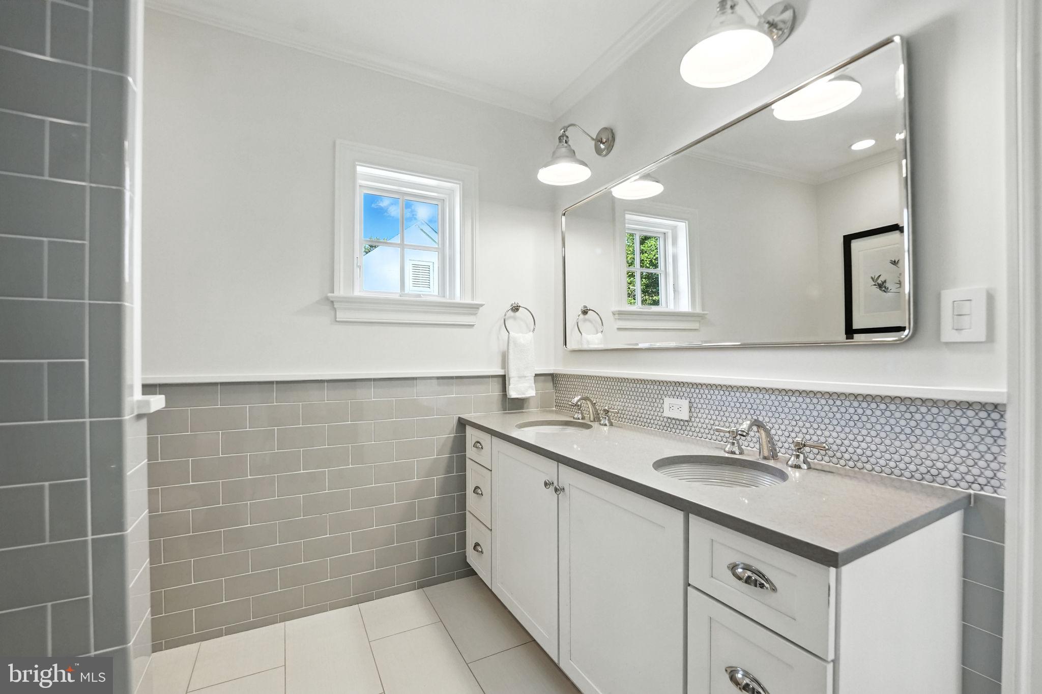 LYON VILLAGE - Residential