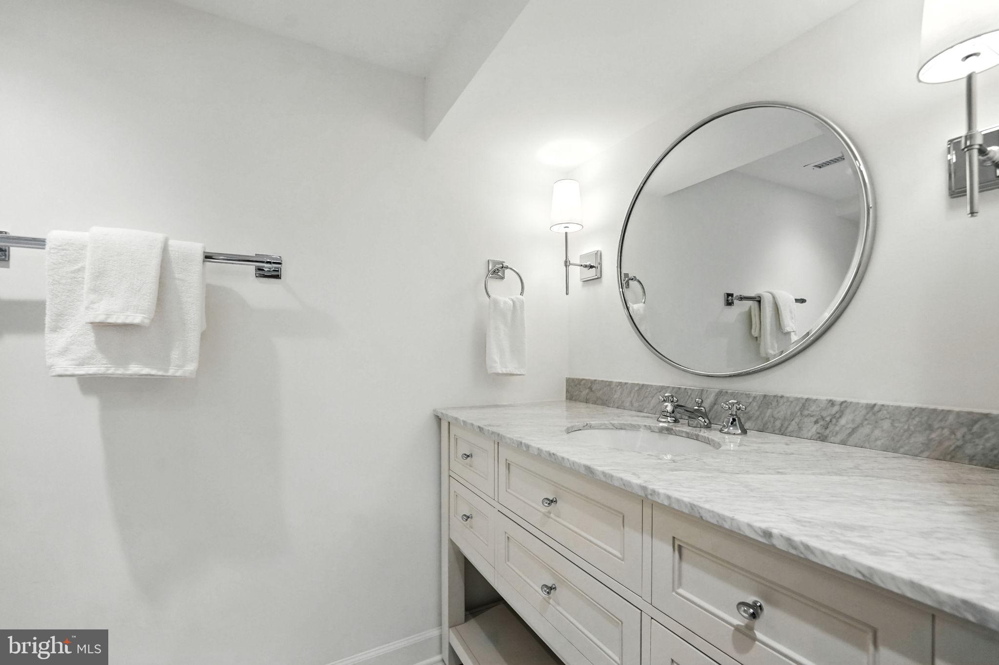 LYON VILLAGE - Residential