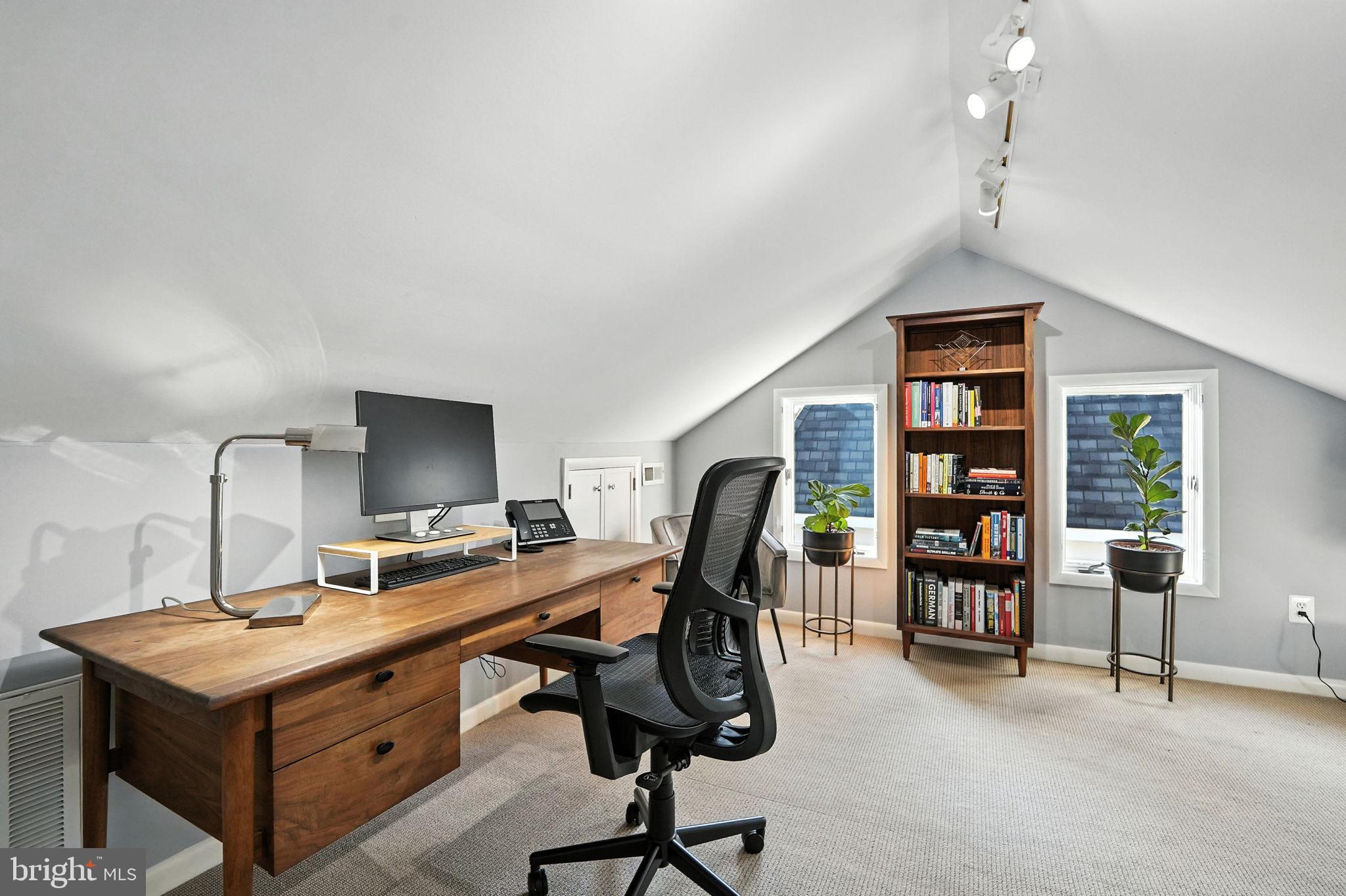 LYON VILLAGE - Residential