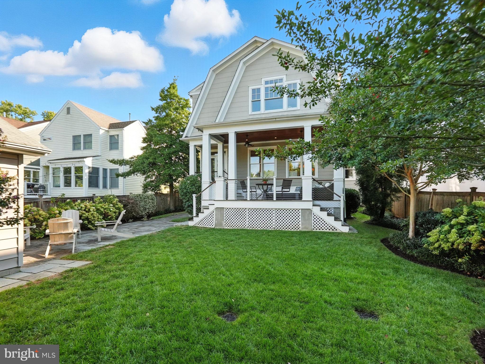 LYON VILLAGE - Residential