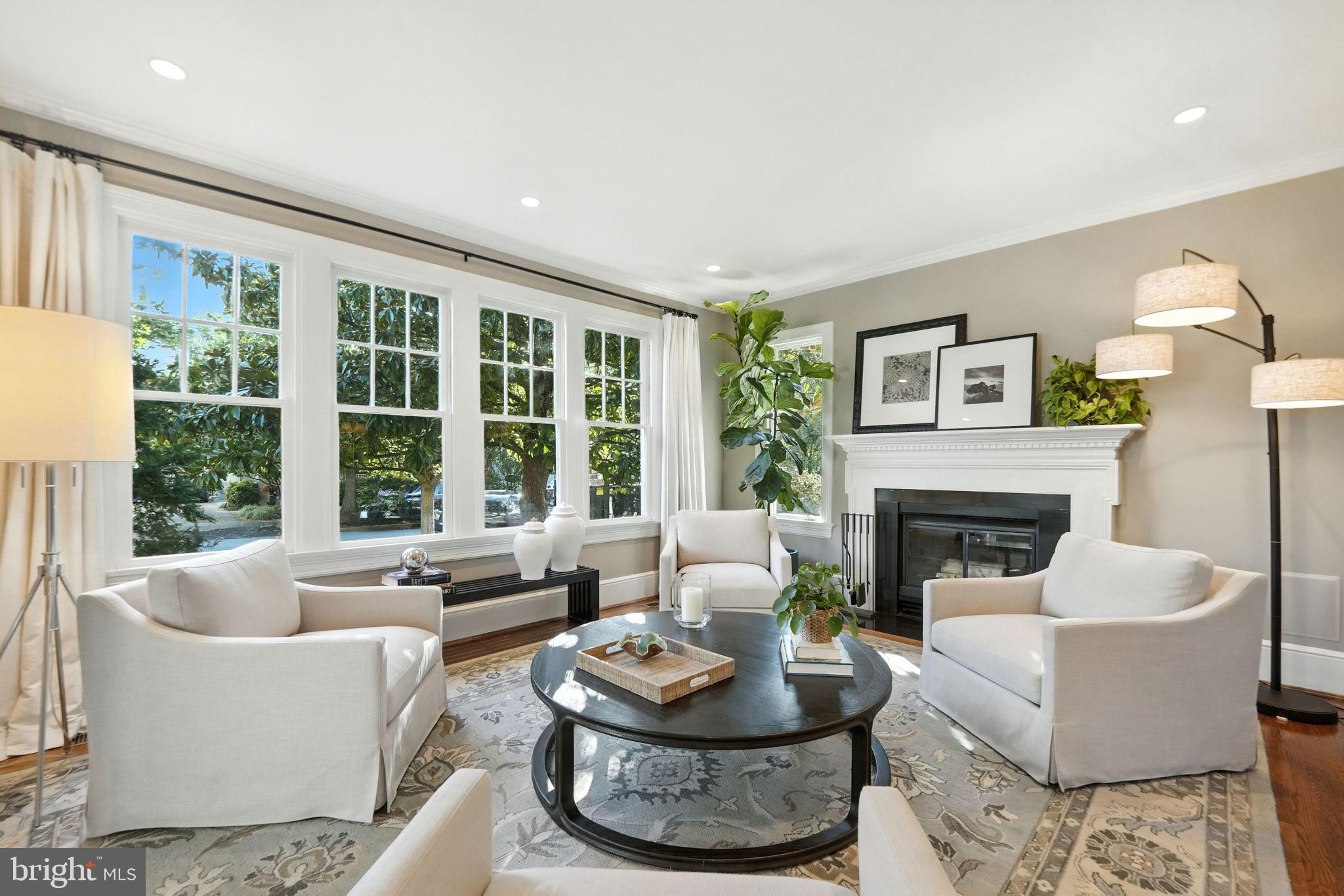 LYON VILLAGE - Residential