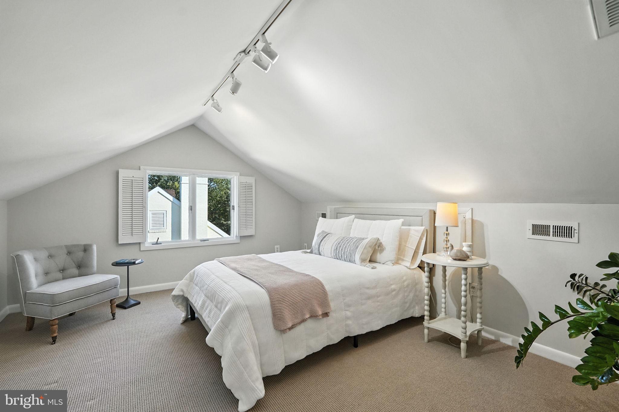 LYON VILLAGE - Residential