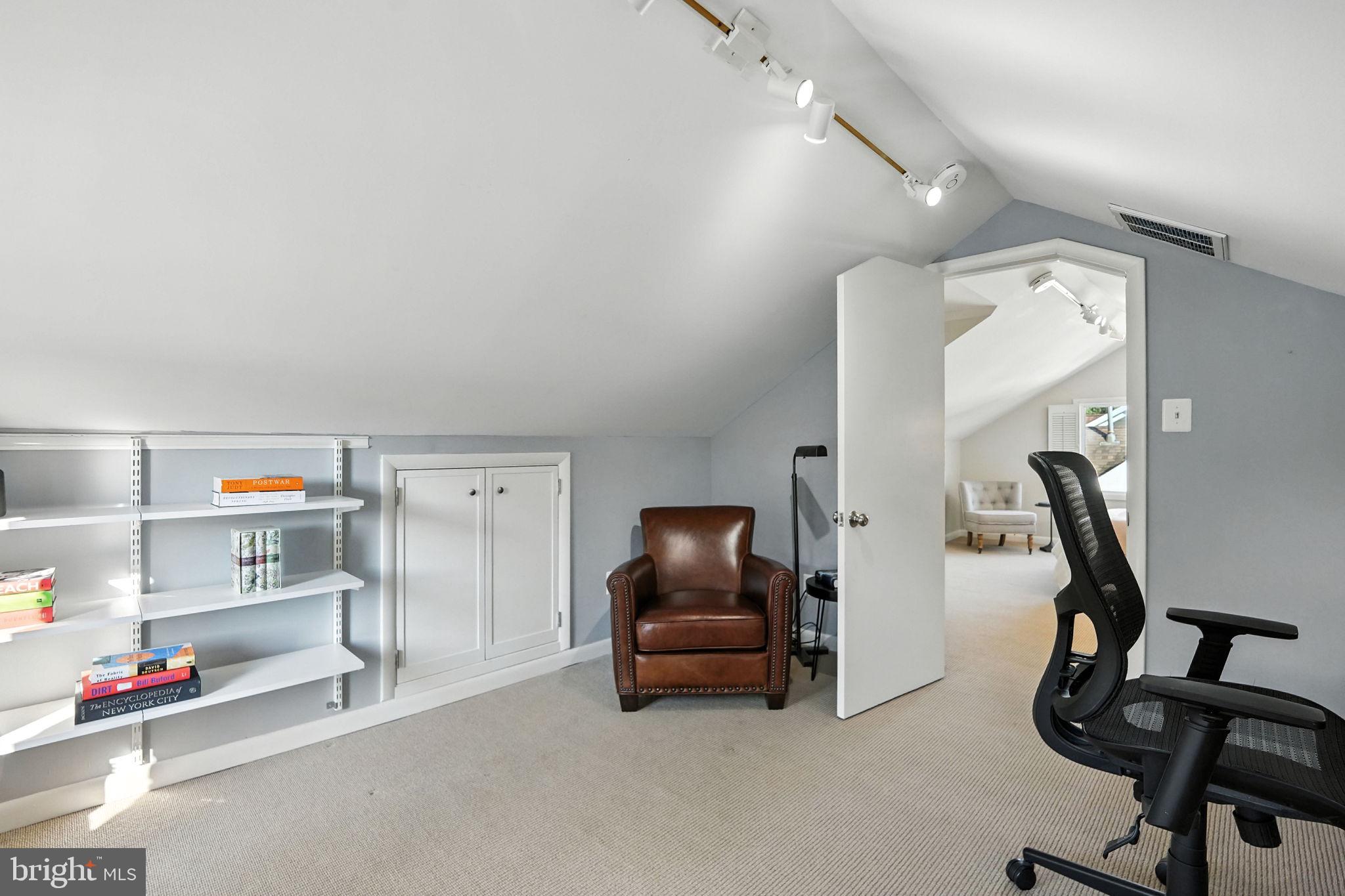 LYON VILLAGE - Residential