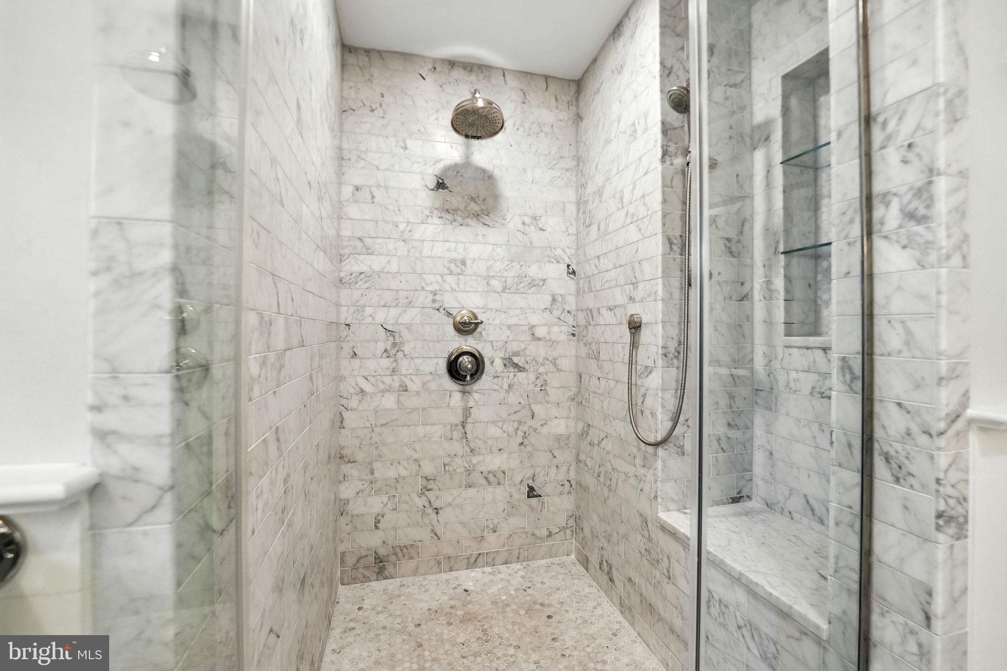 LYON VILLAGE - Residential