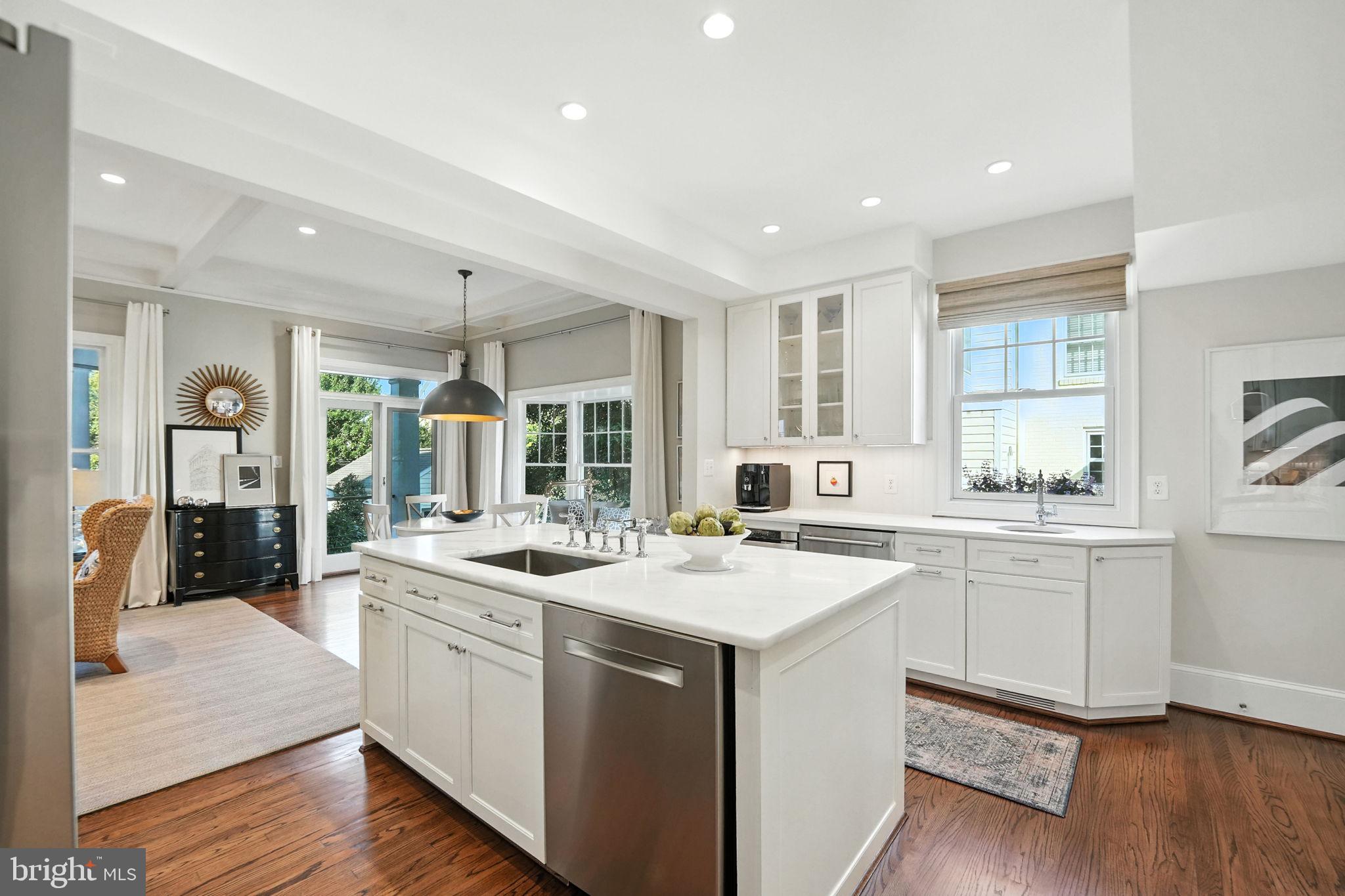 LYON VILLAGE - Residential