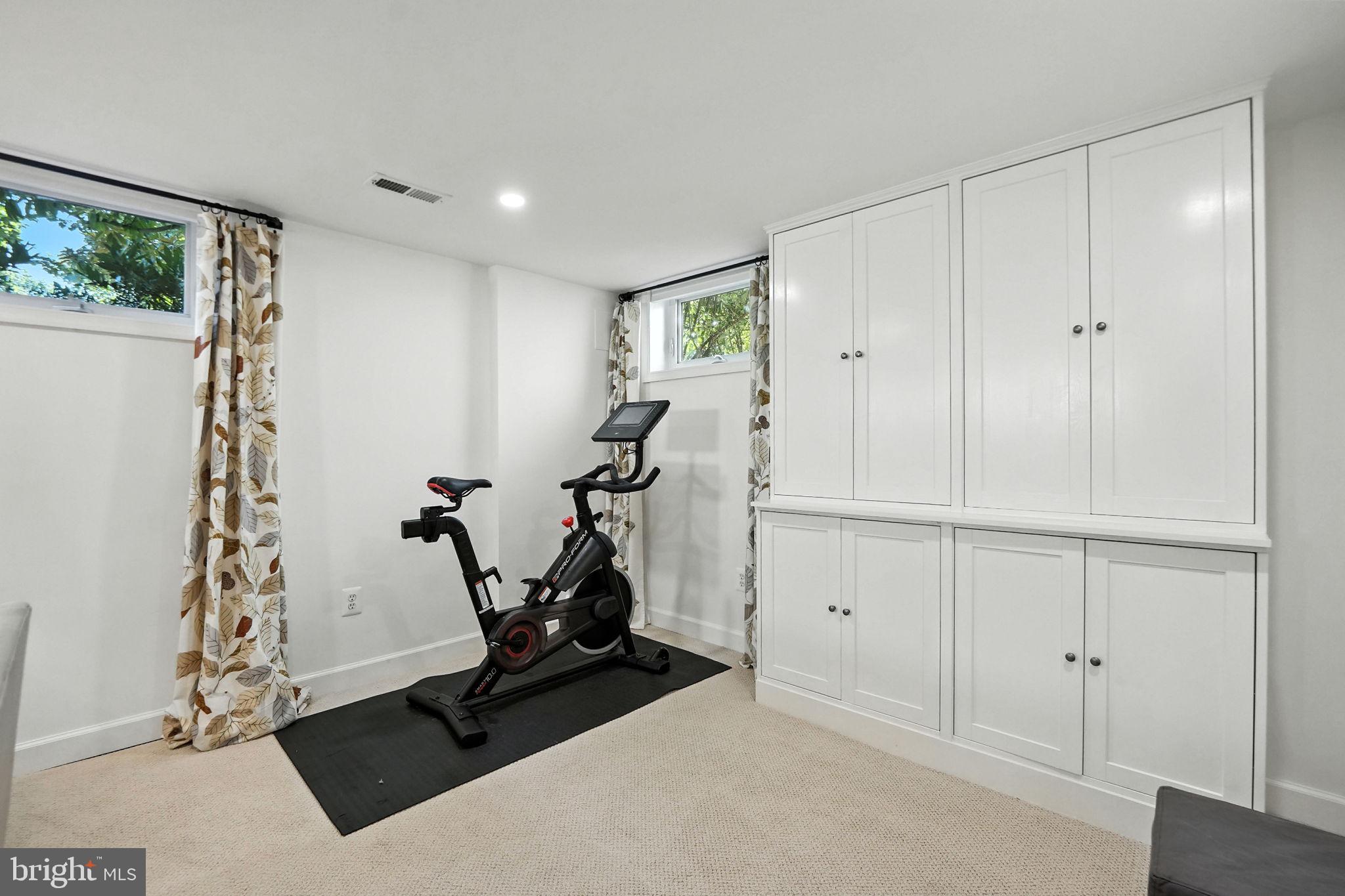 LYON VILLAGE - Residential