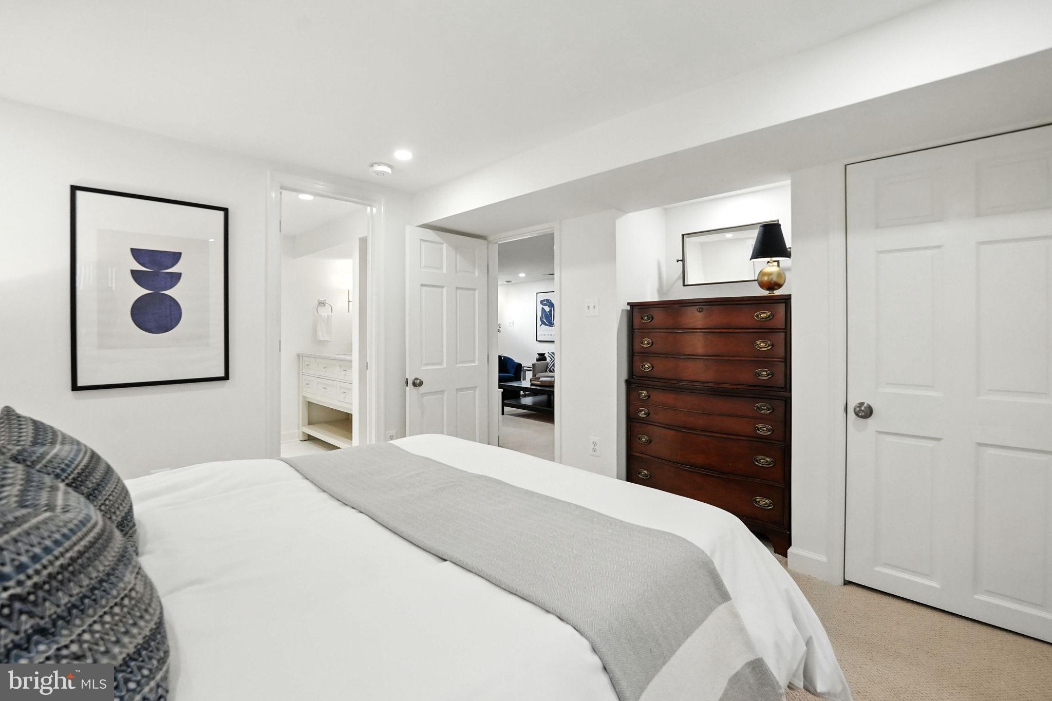 LYON VILLAGE - Residential