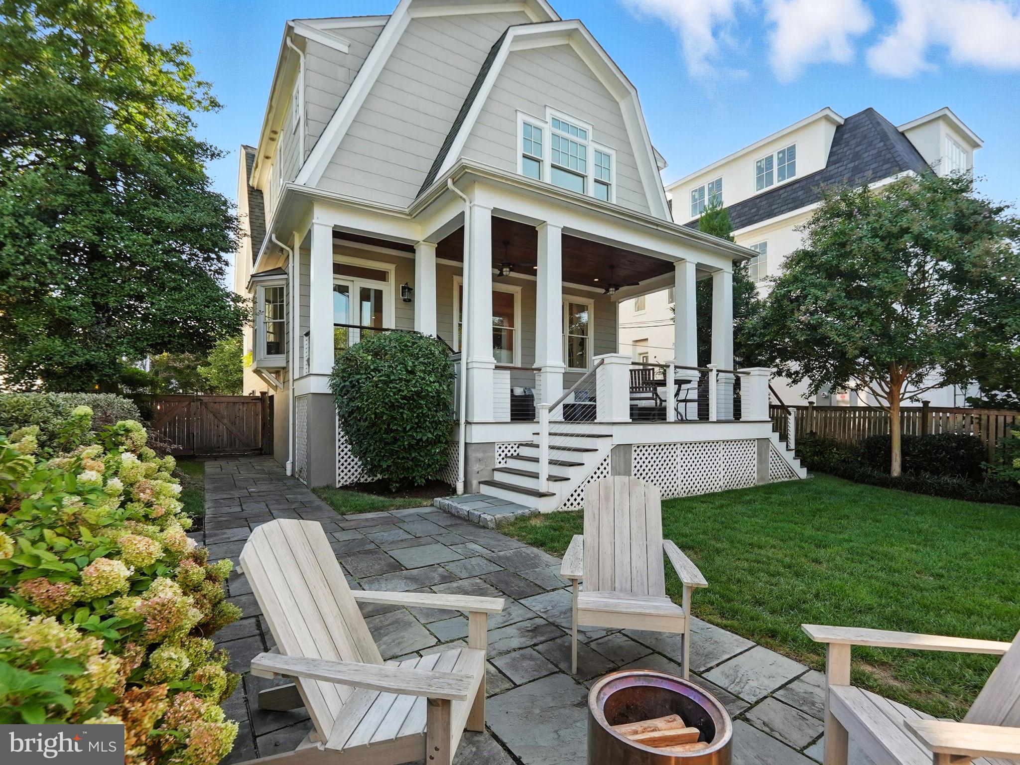 LYON VILLAGE - Residential