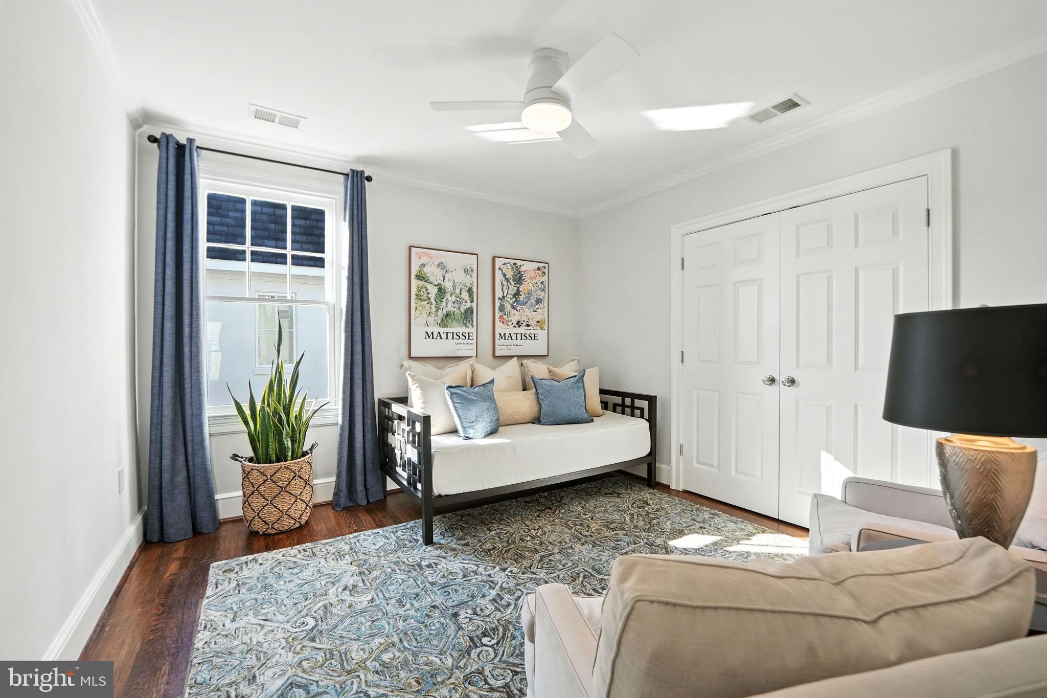 LYON VILLAGE - Residential