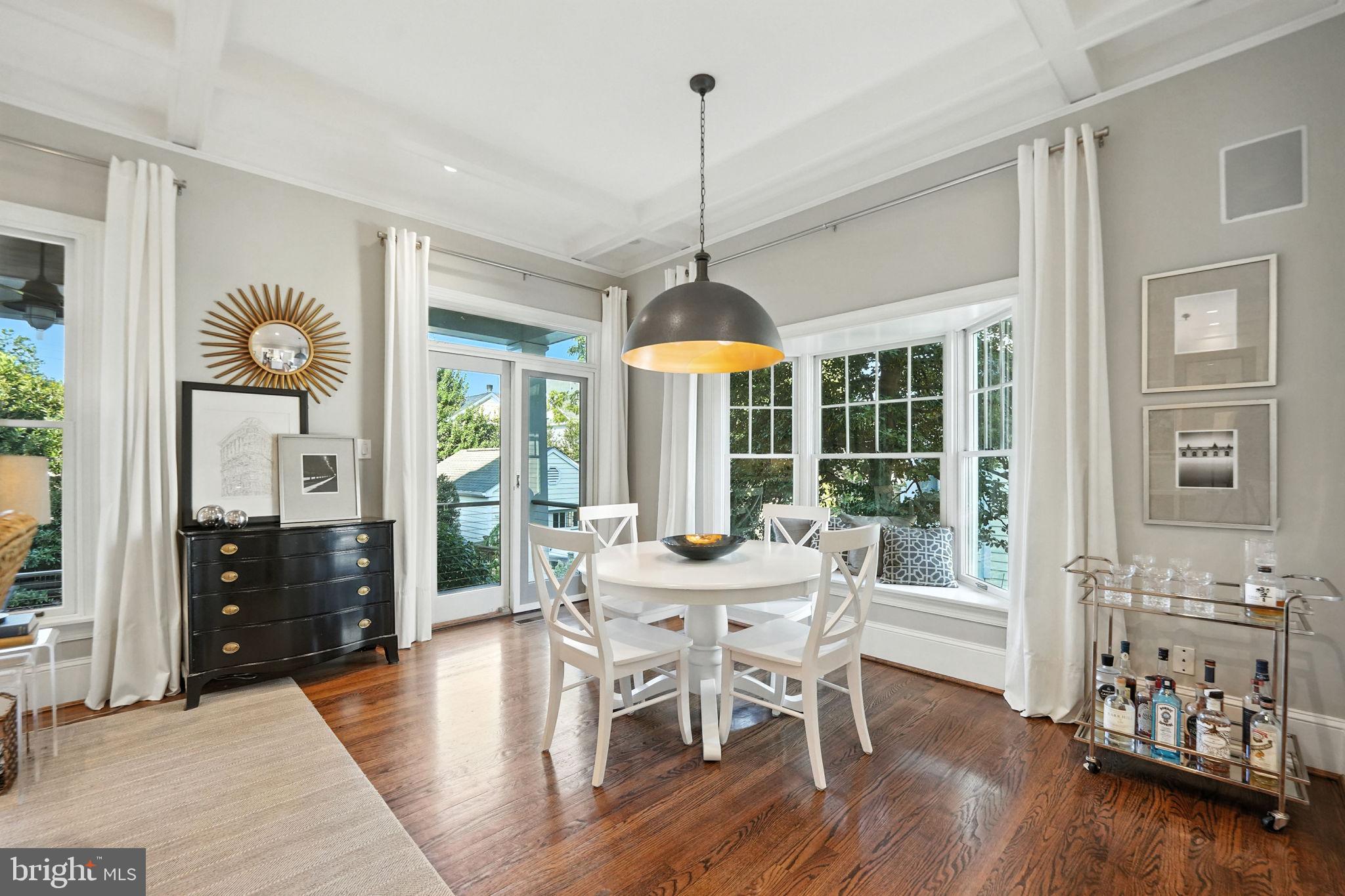 LYON VILLAGE - Residential