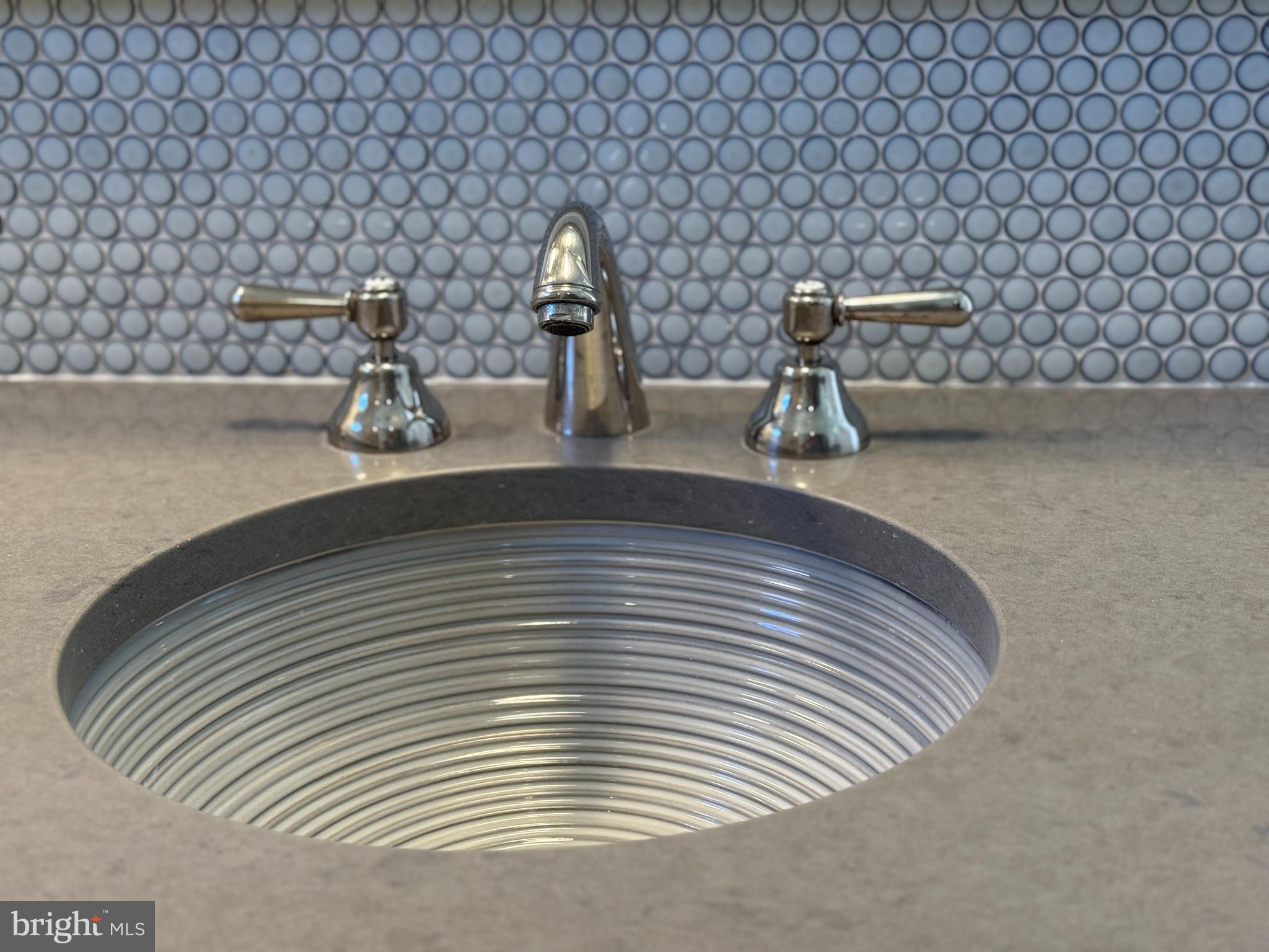 LYON VILLAGE - Residential