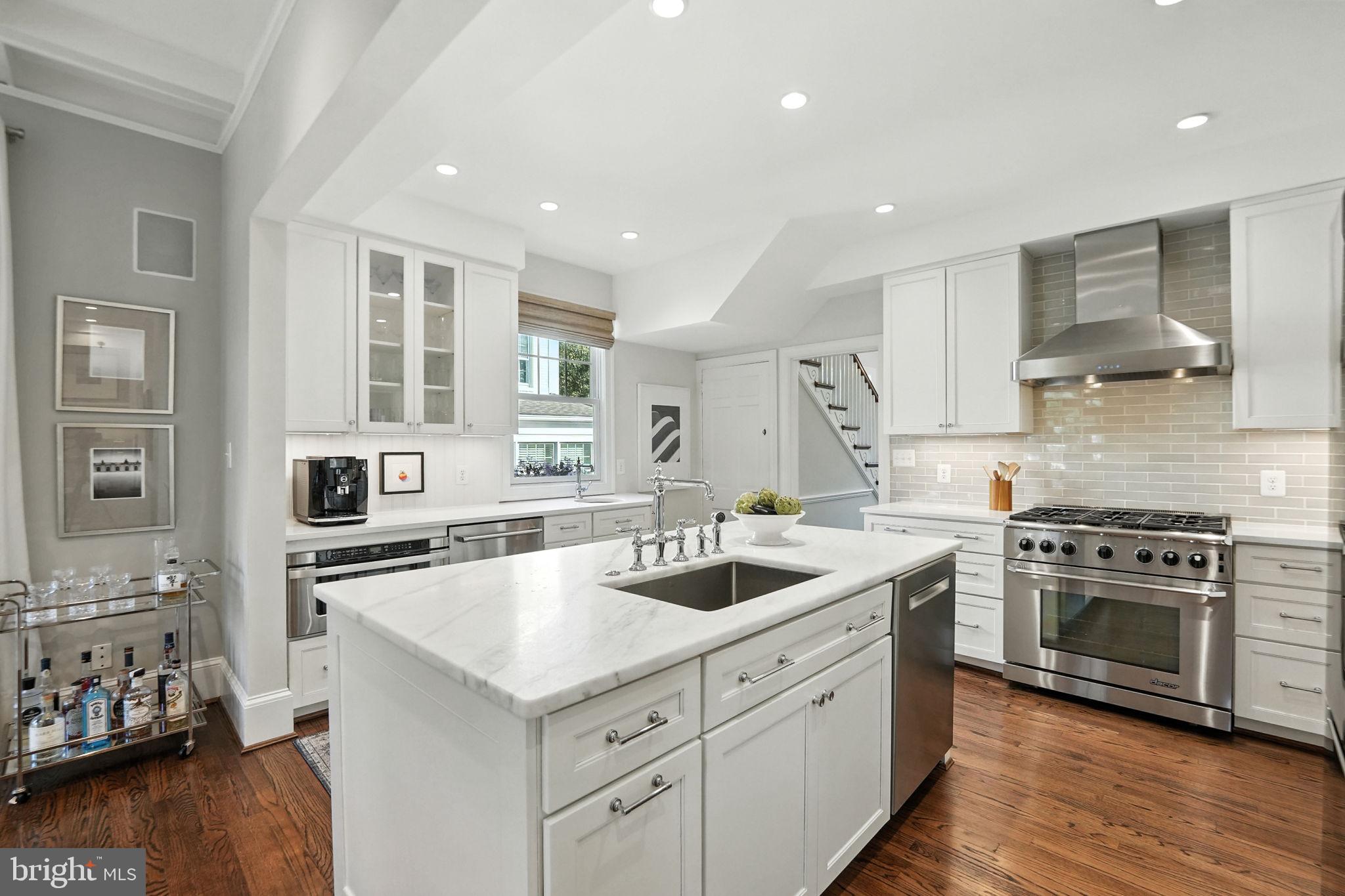 LYON VILLAGE - Residential