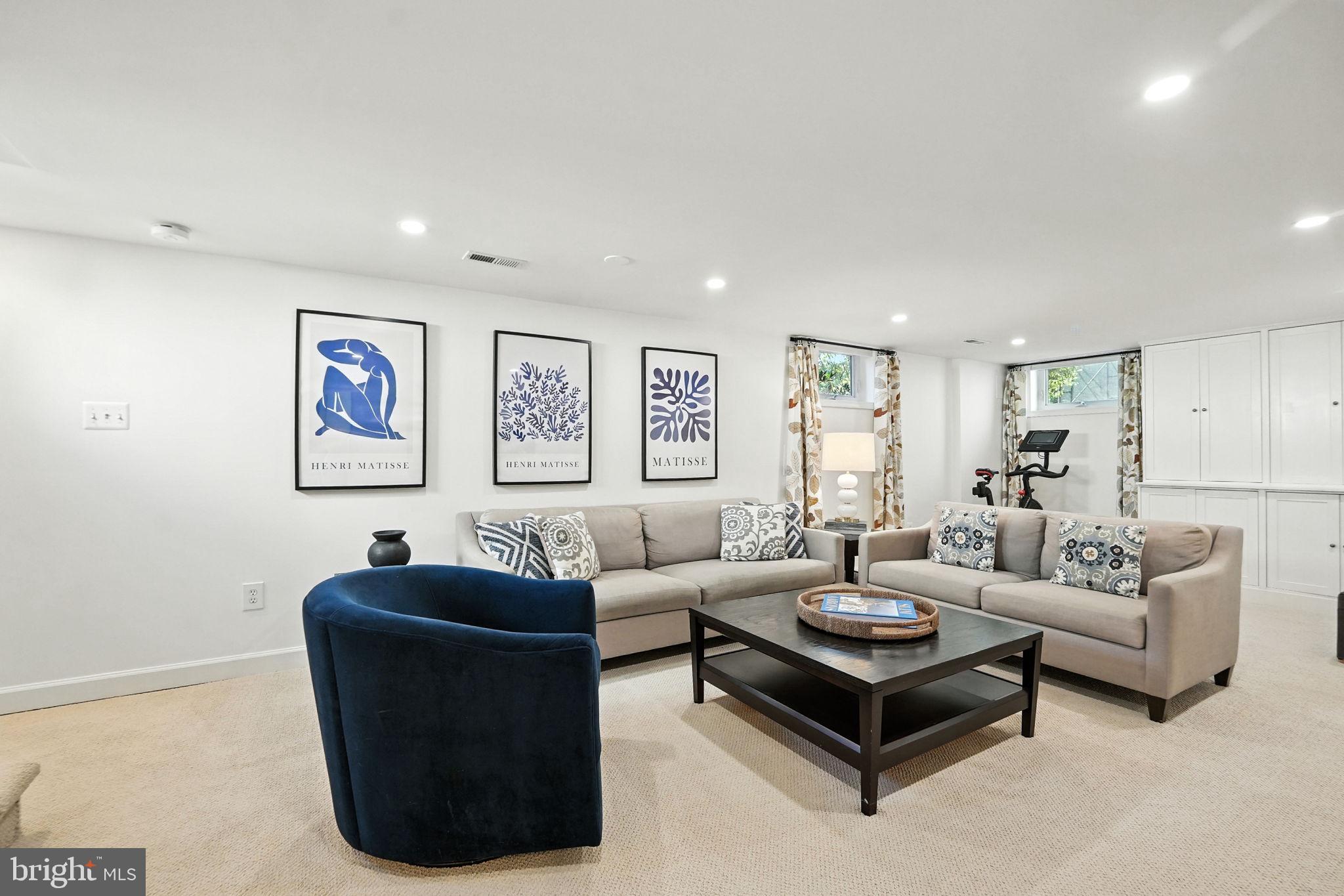 LYON VILLAGE - Residential