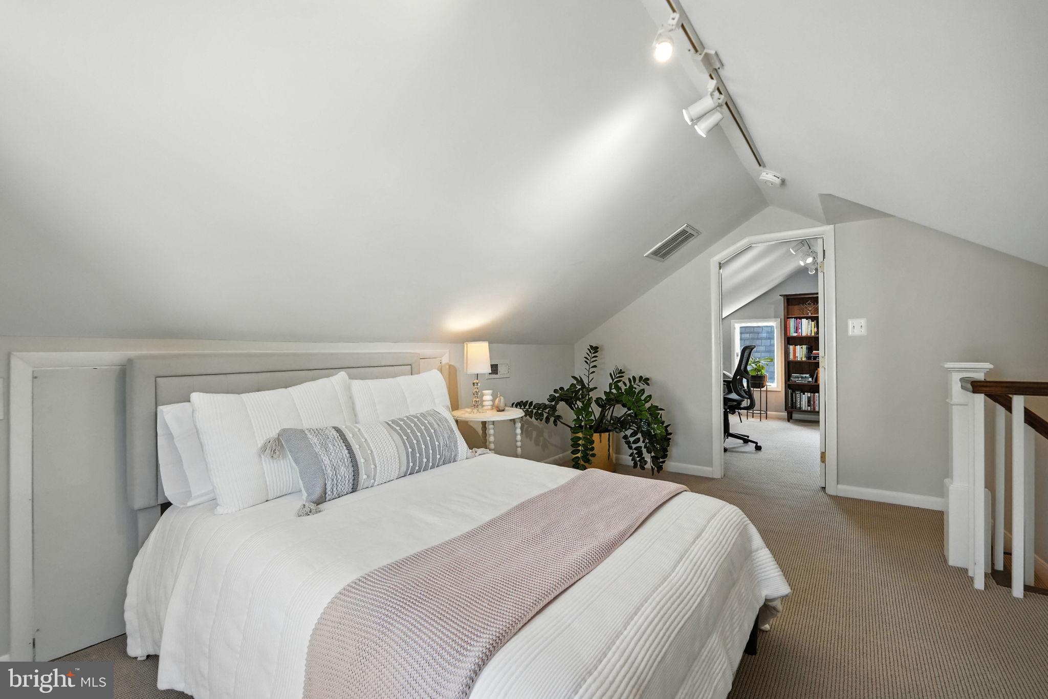 LYON VILLAGE - Residential