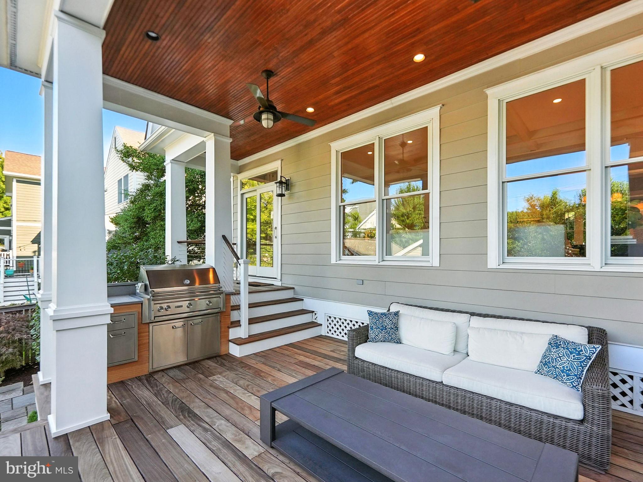 LYON VILLAGE - Residential