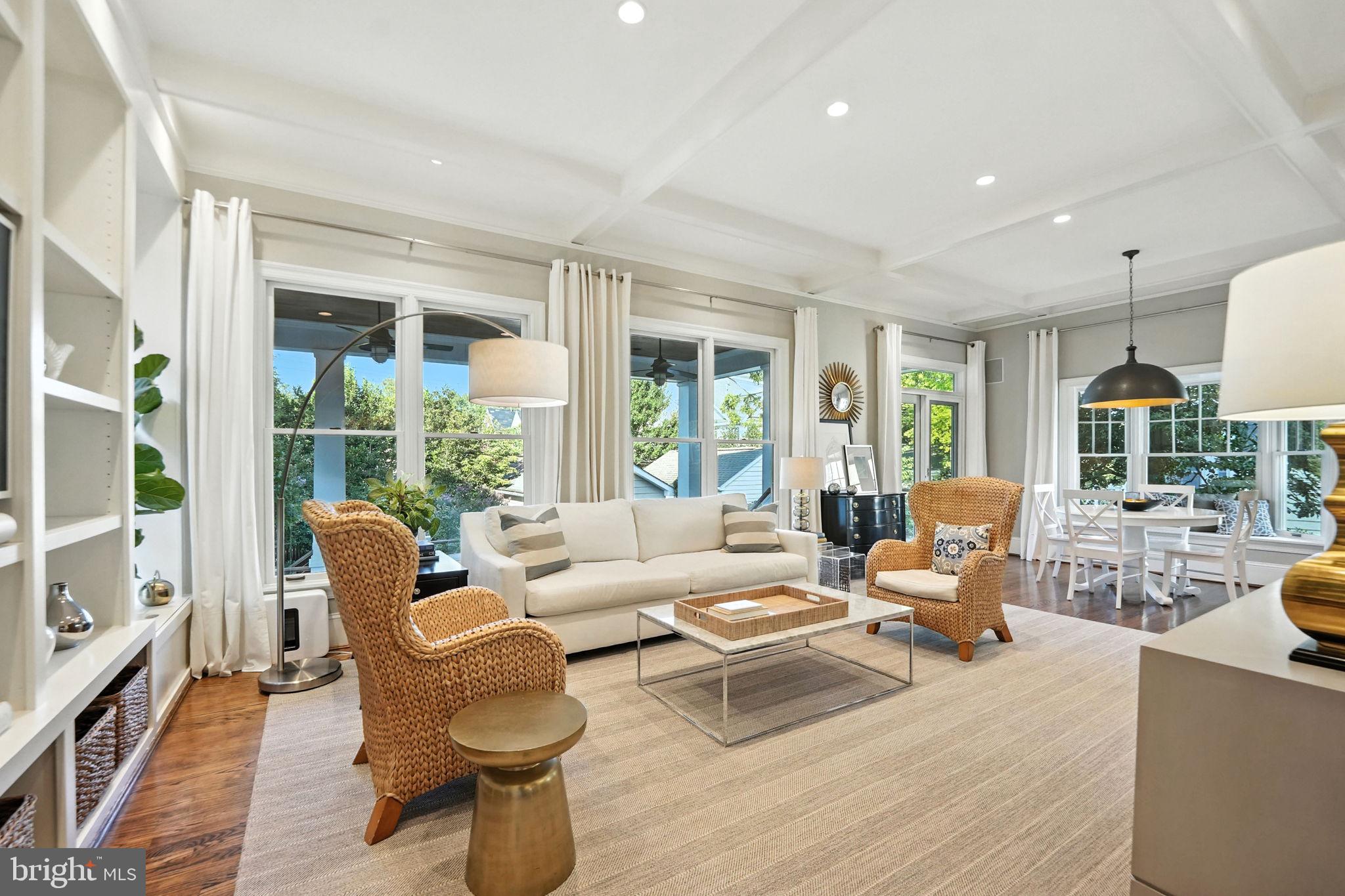 LYON VILLAGE - Residential