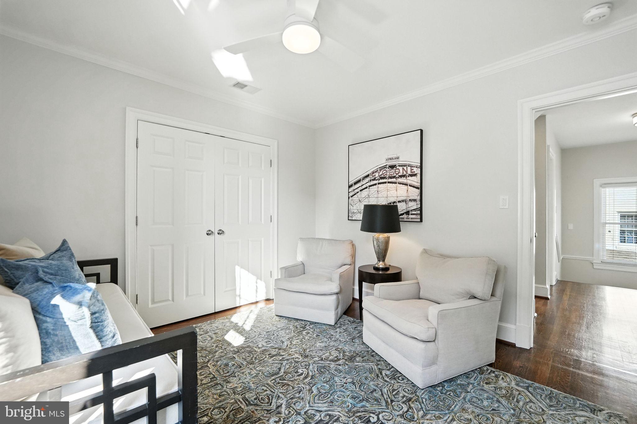 LYON VILLAGE - Residential