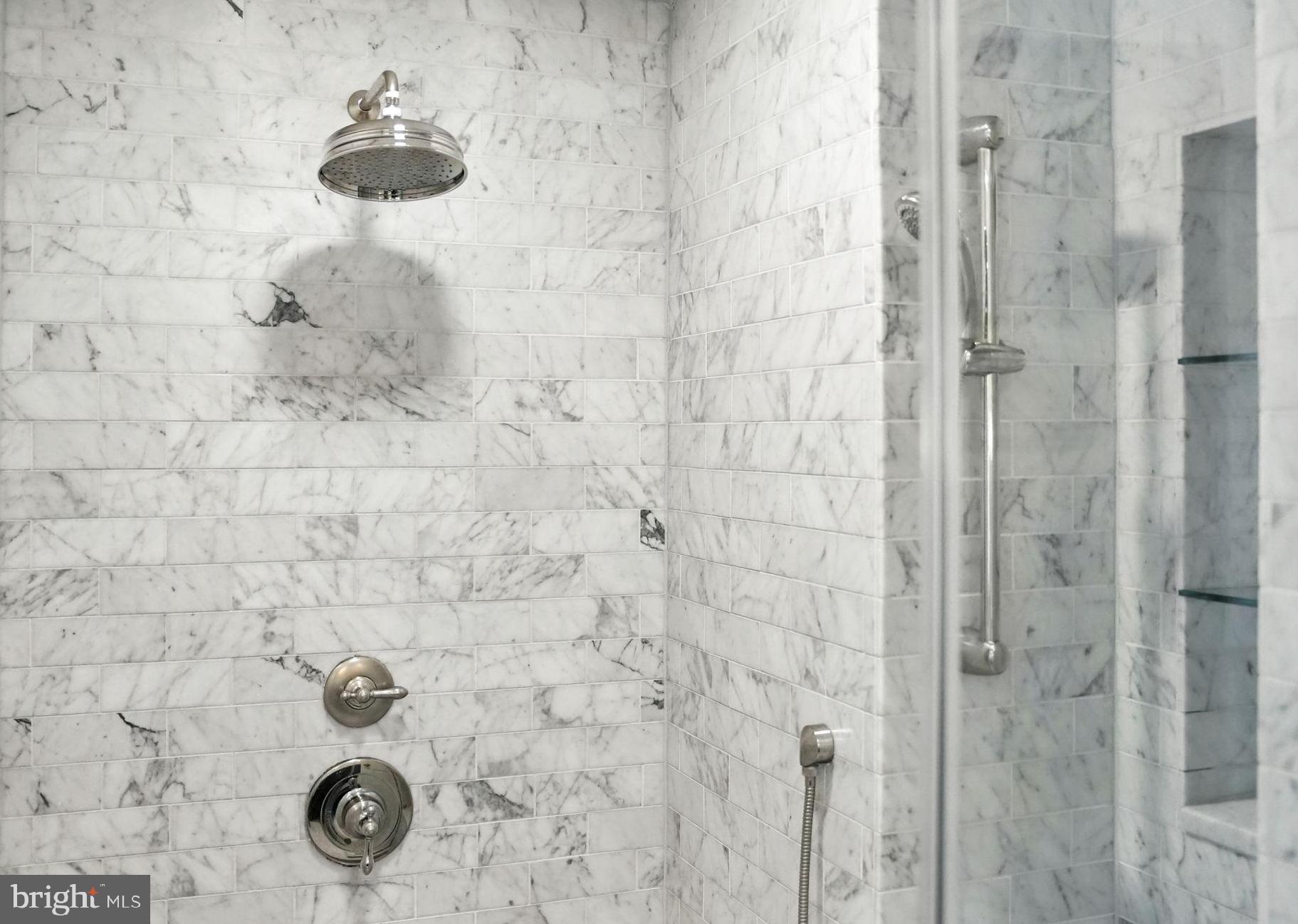 LYON VILLAGE - Residential