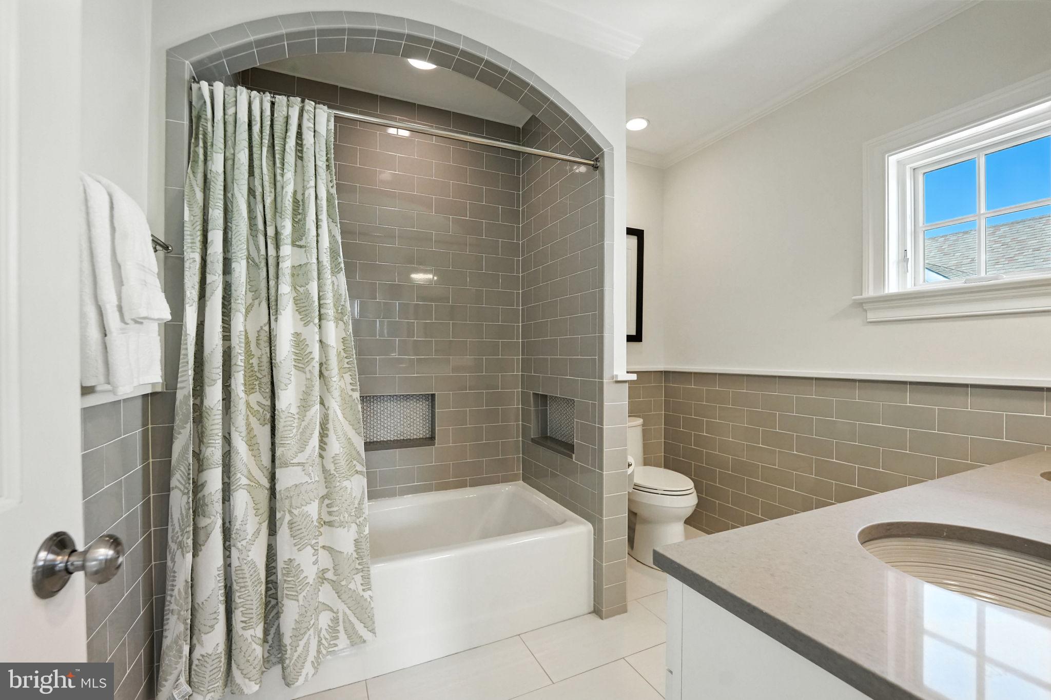 LYON VILLAGE - Residential